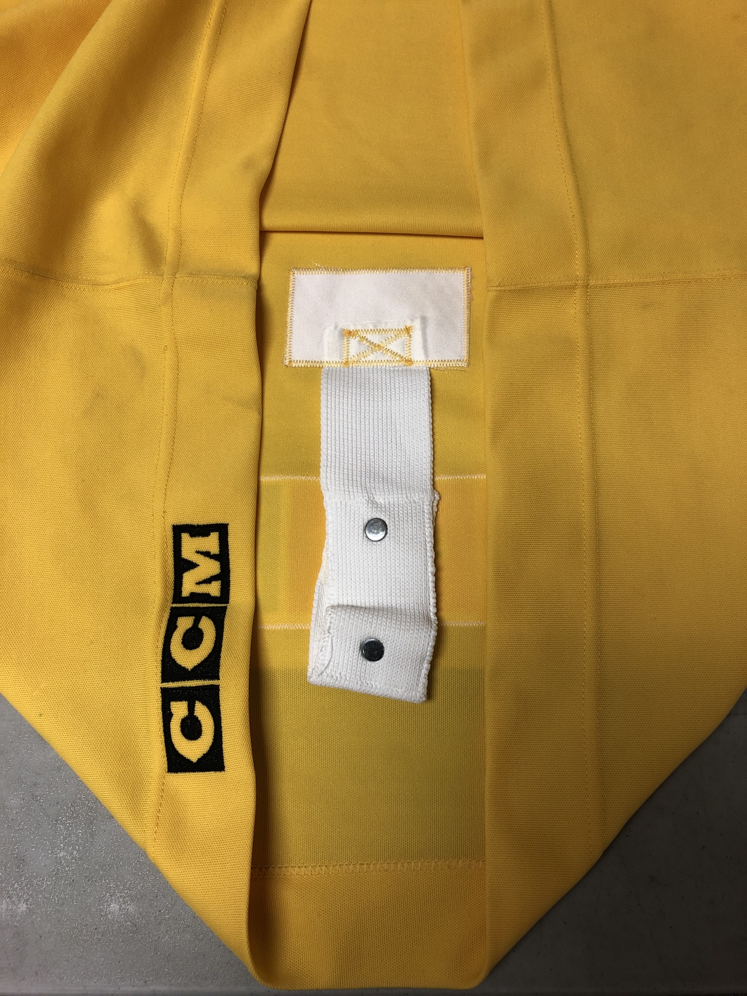 Vintage Pro Stock CCM Practice Hockey Jersey Yellow Size 58 with Fight