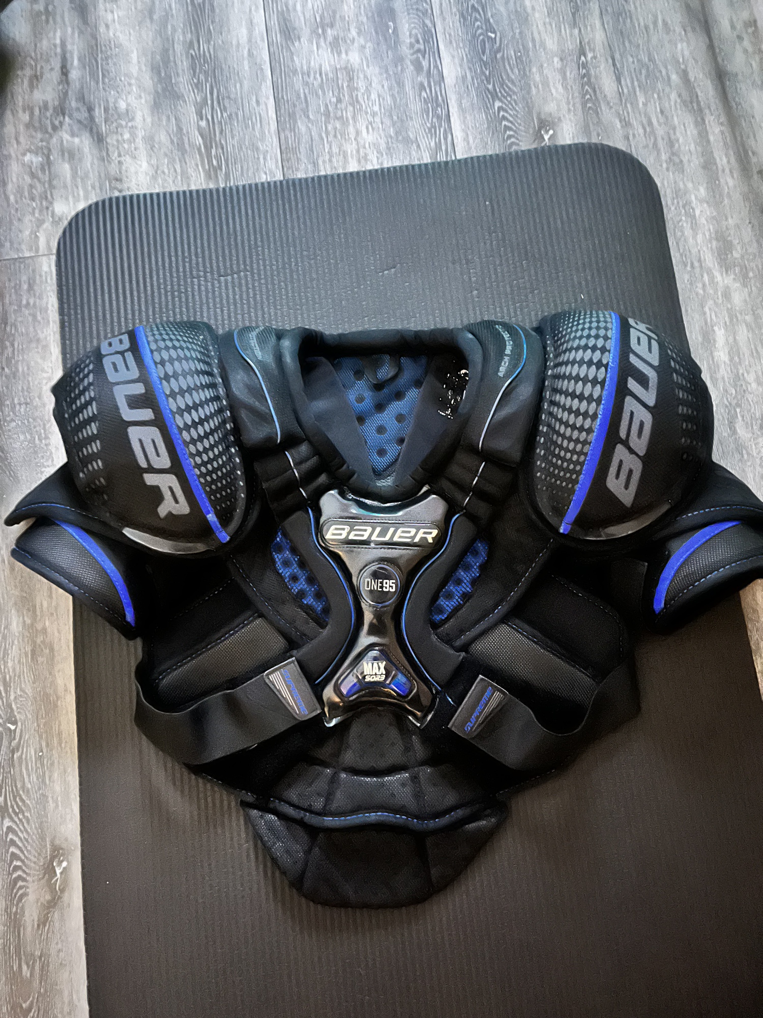 Senior Medium Bauer Supreme One95 Shoulder Pads SidelineSwap