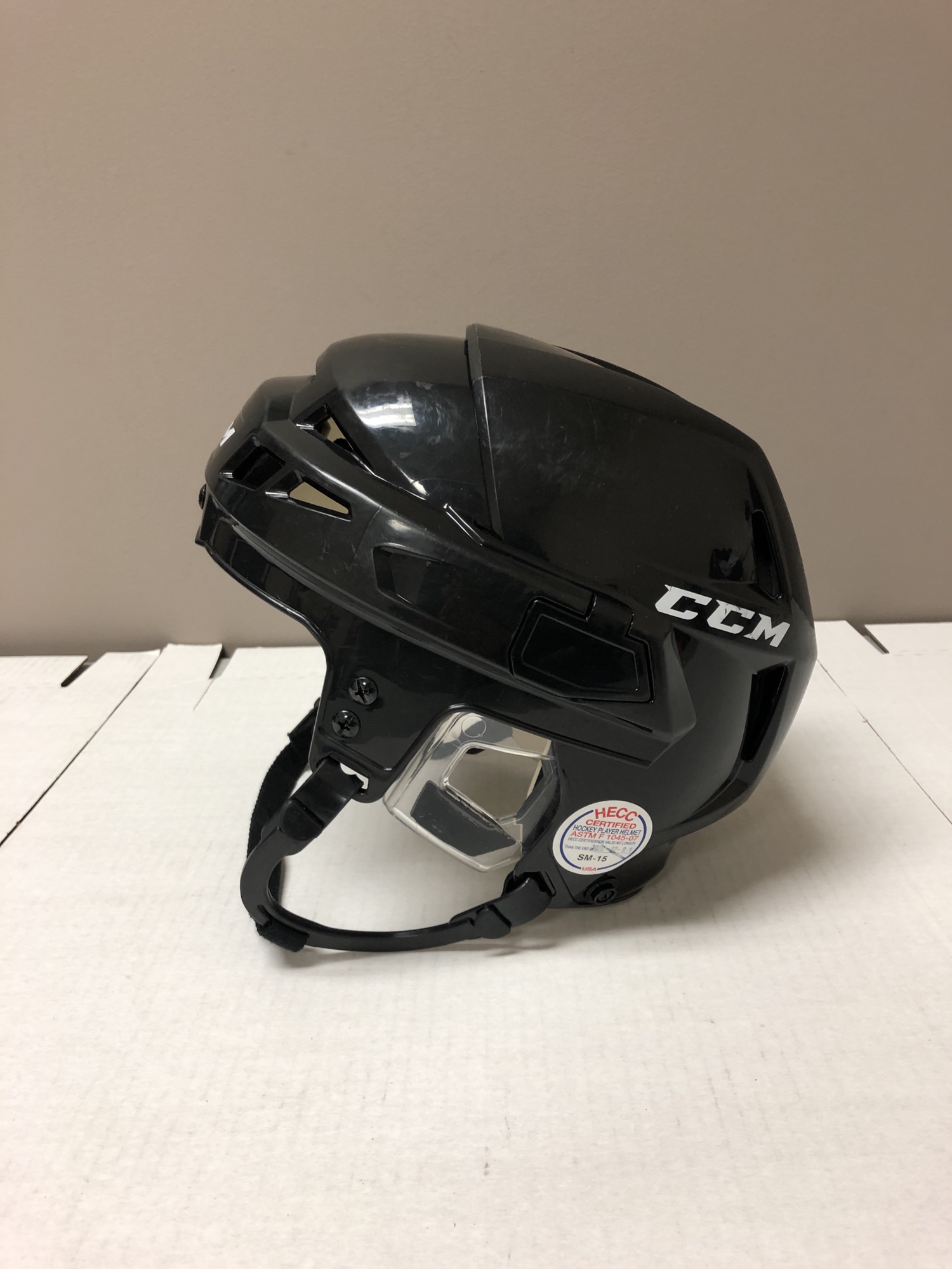 Senior CCM Vector V08 Hockey Helmet Black & White Medium med m sr