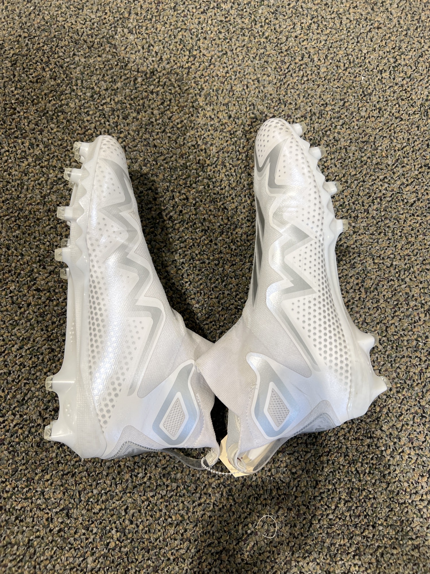 freak mid molded cleats