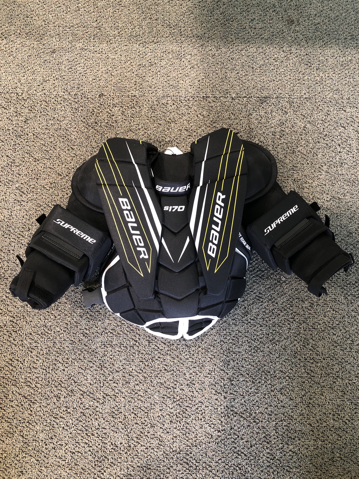 Used Junior Large Bauer Supreme S170 Goalie Chest Protector SidelineSwap