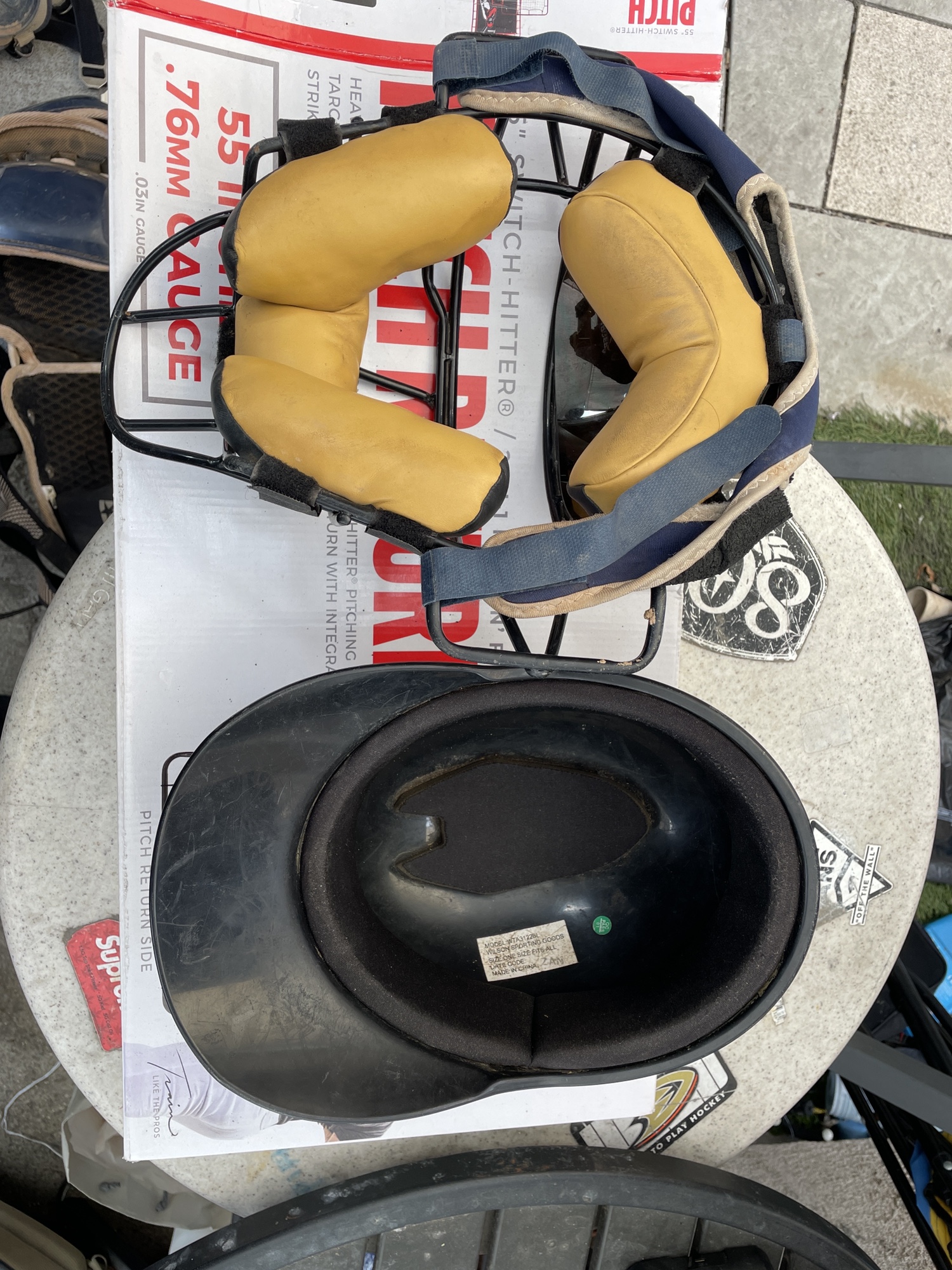 Mizuno catchers mask And Skull Cap SidelineSwap