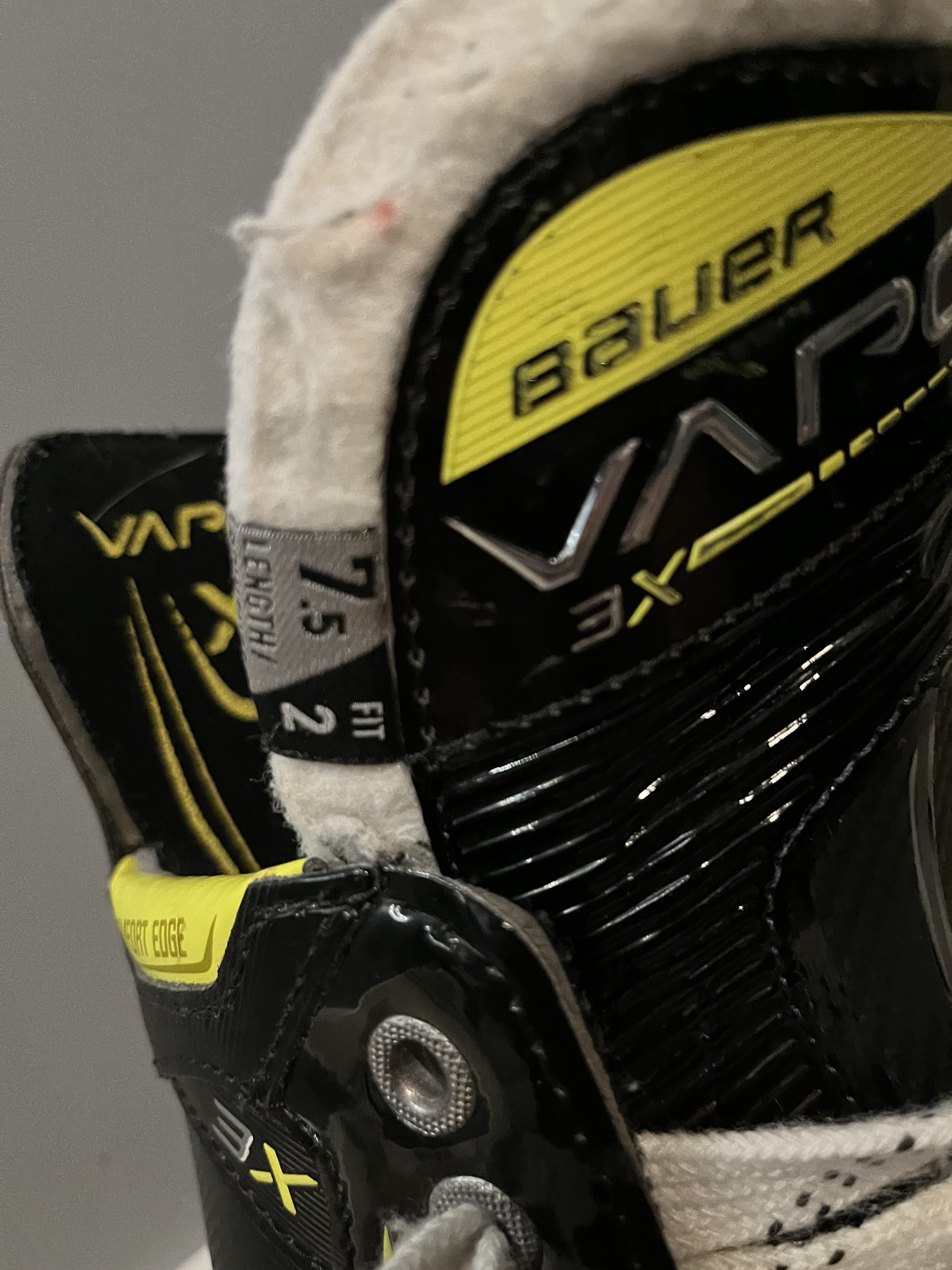 Used Bauer 3X Size 7.5 Inline Skates **BRAND NEW WHEELS** SidelineSwap