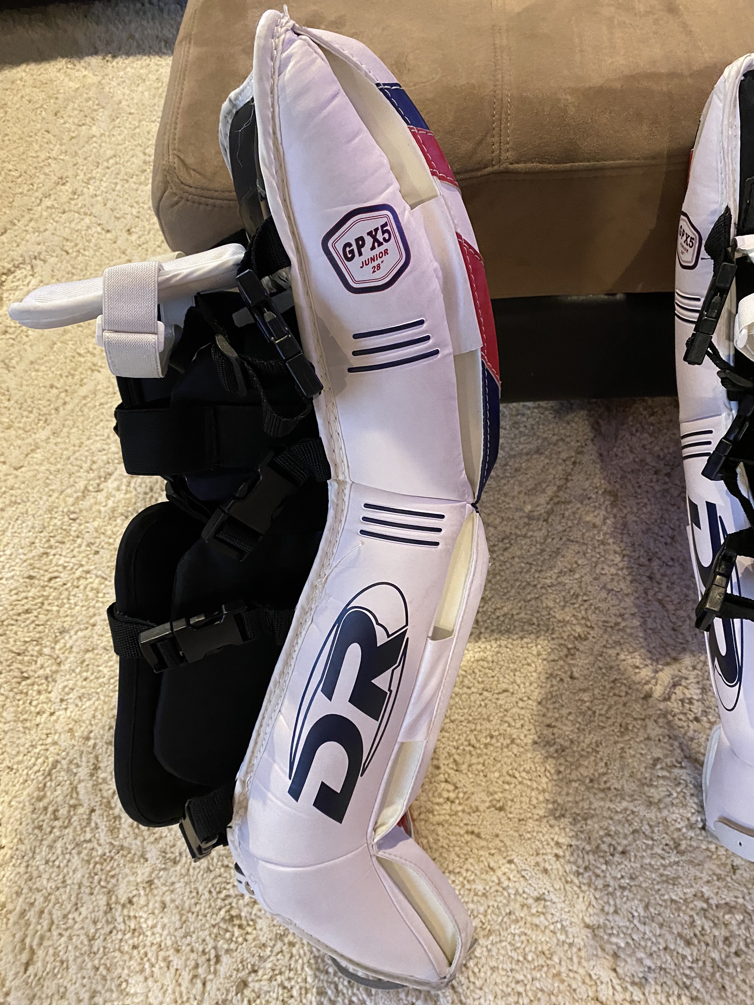 Used 28" D&R Goalie Leg Pads/Full Right Set SidelineSwap