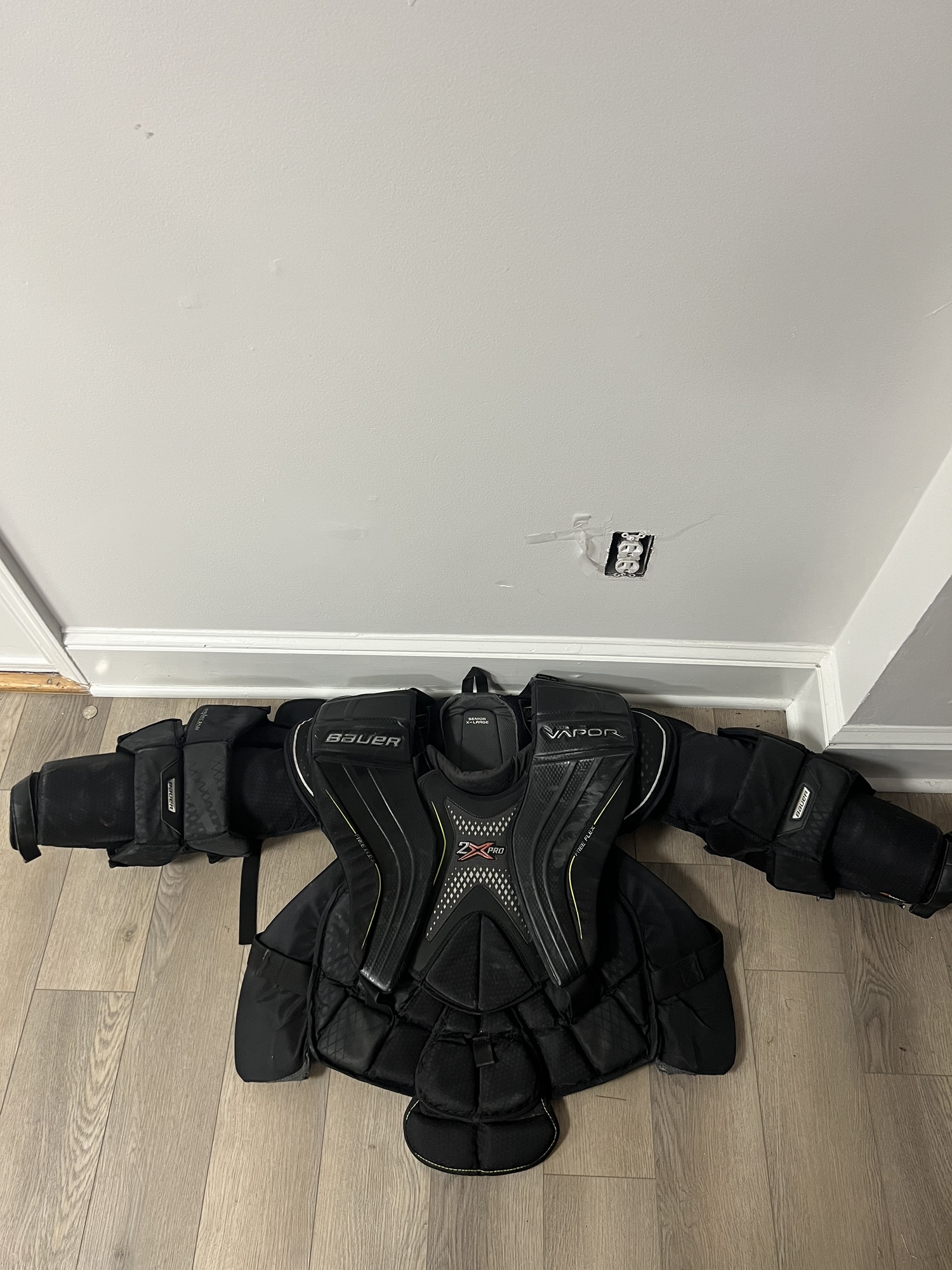 Used XL Bauer Vapor 2X Pro Goalie Chest Protector SidelineSwap
