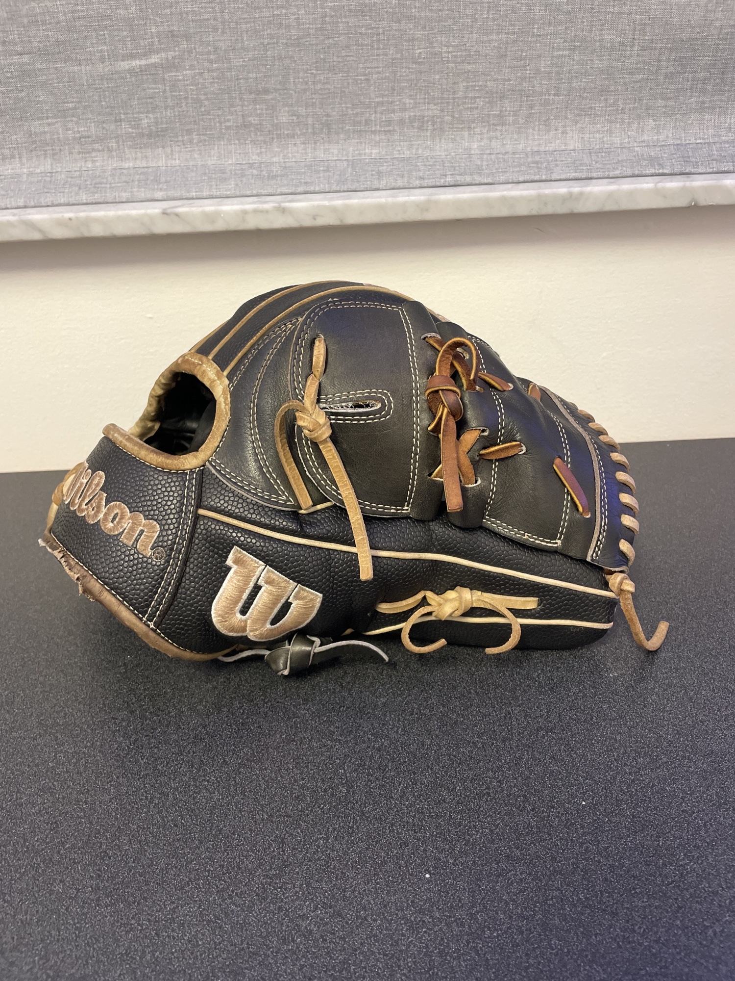 Pitcher's 12" A2000 Baseball Glove SidelineSwap
