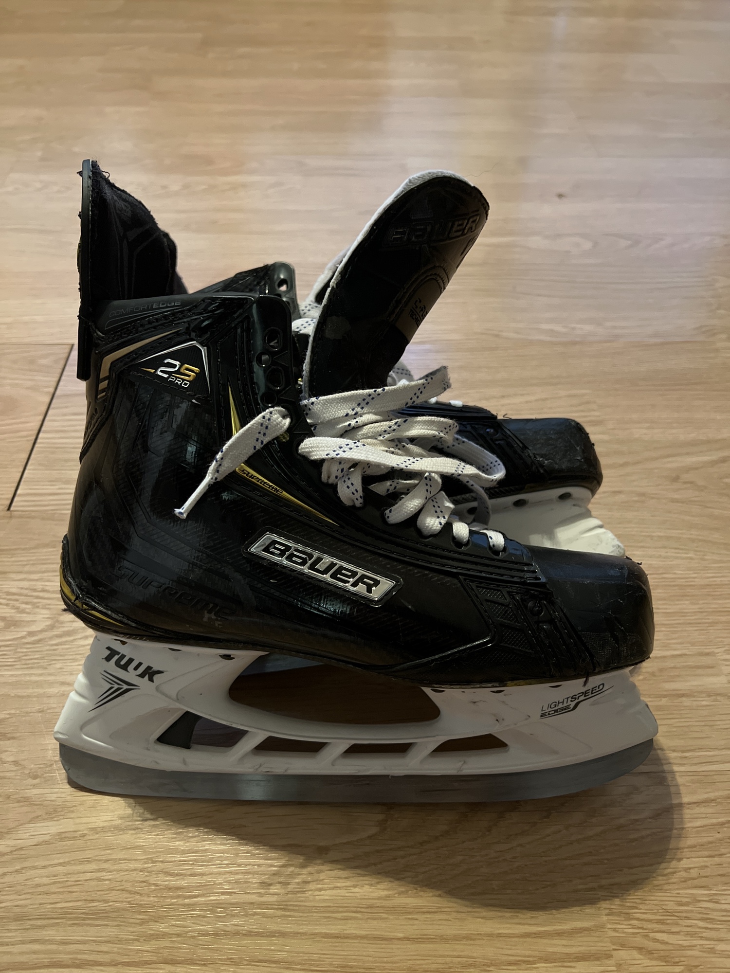 Pro Stock Bauer Supreme 2S Pro Sr Ice Hockey Skates Size 8 SidelineSwap