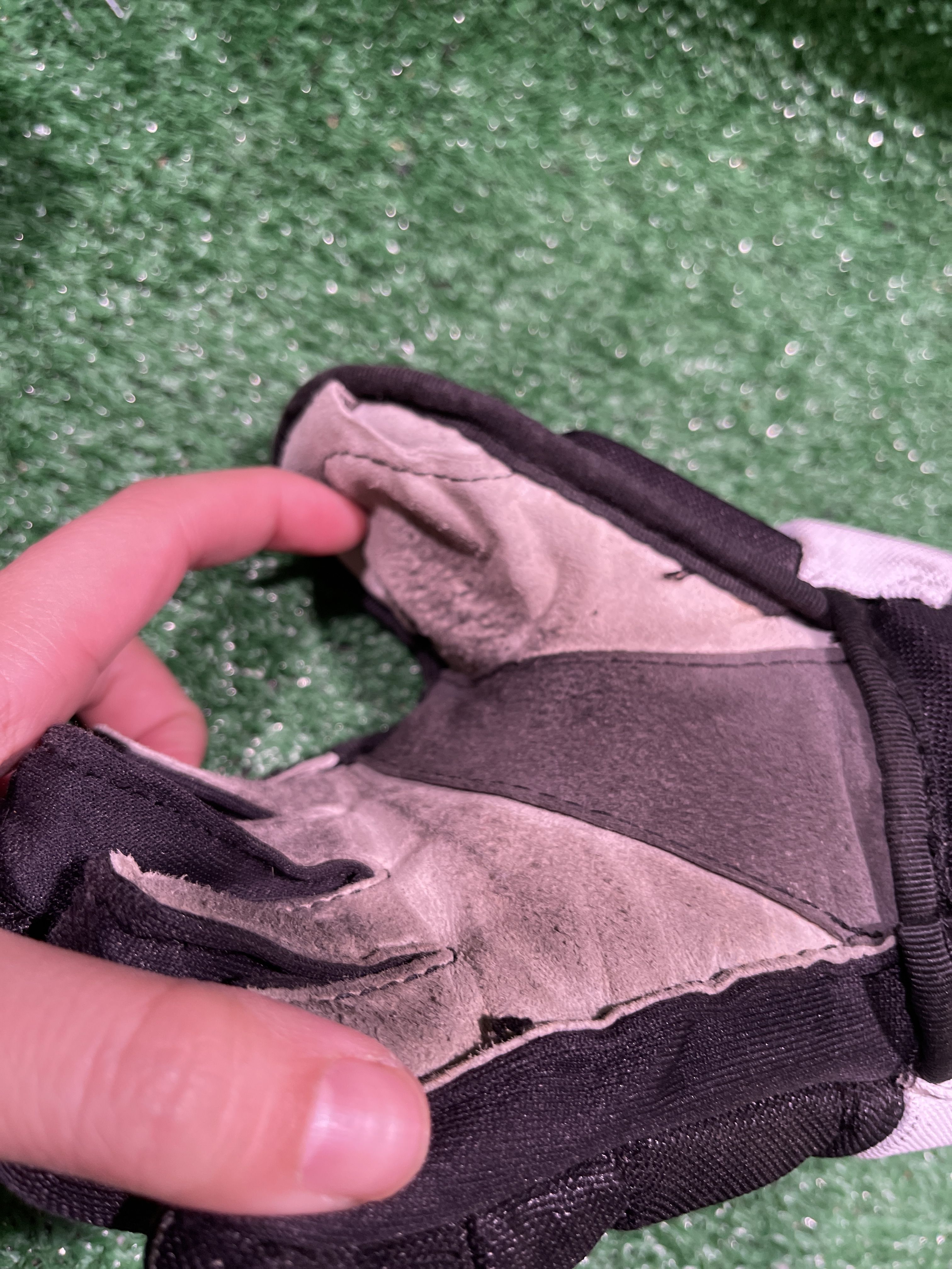 Bauer Supreme S170 8" Hockey Gloves SidelineSwap