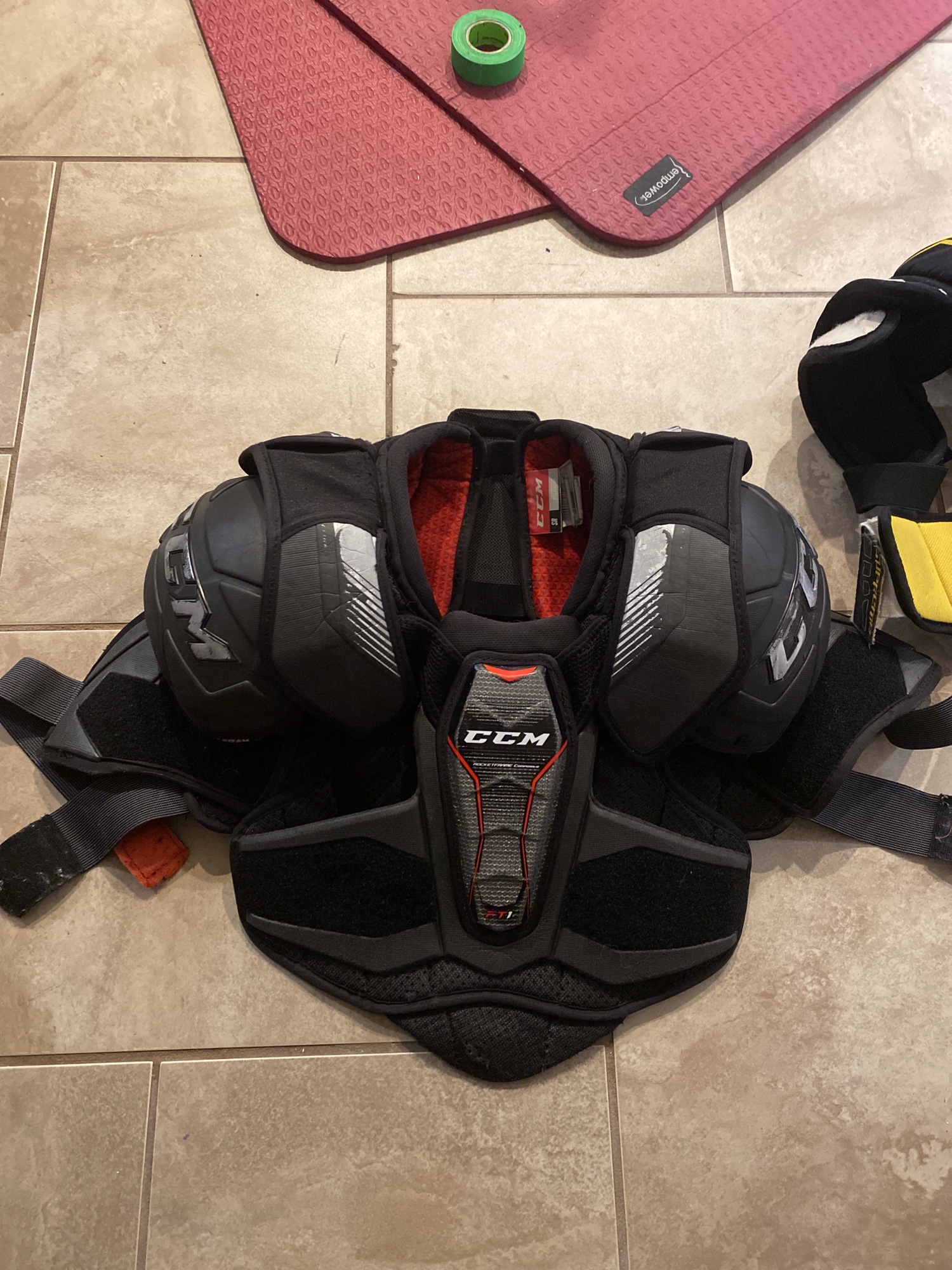 Senior Medium CCM JetSpeed FT1 Shoulder Pads SidelineSwap