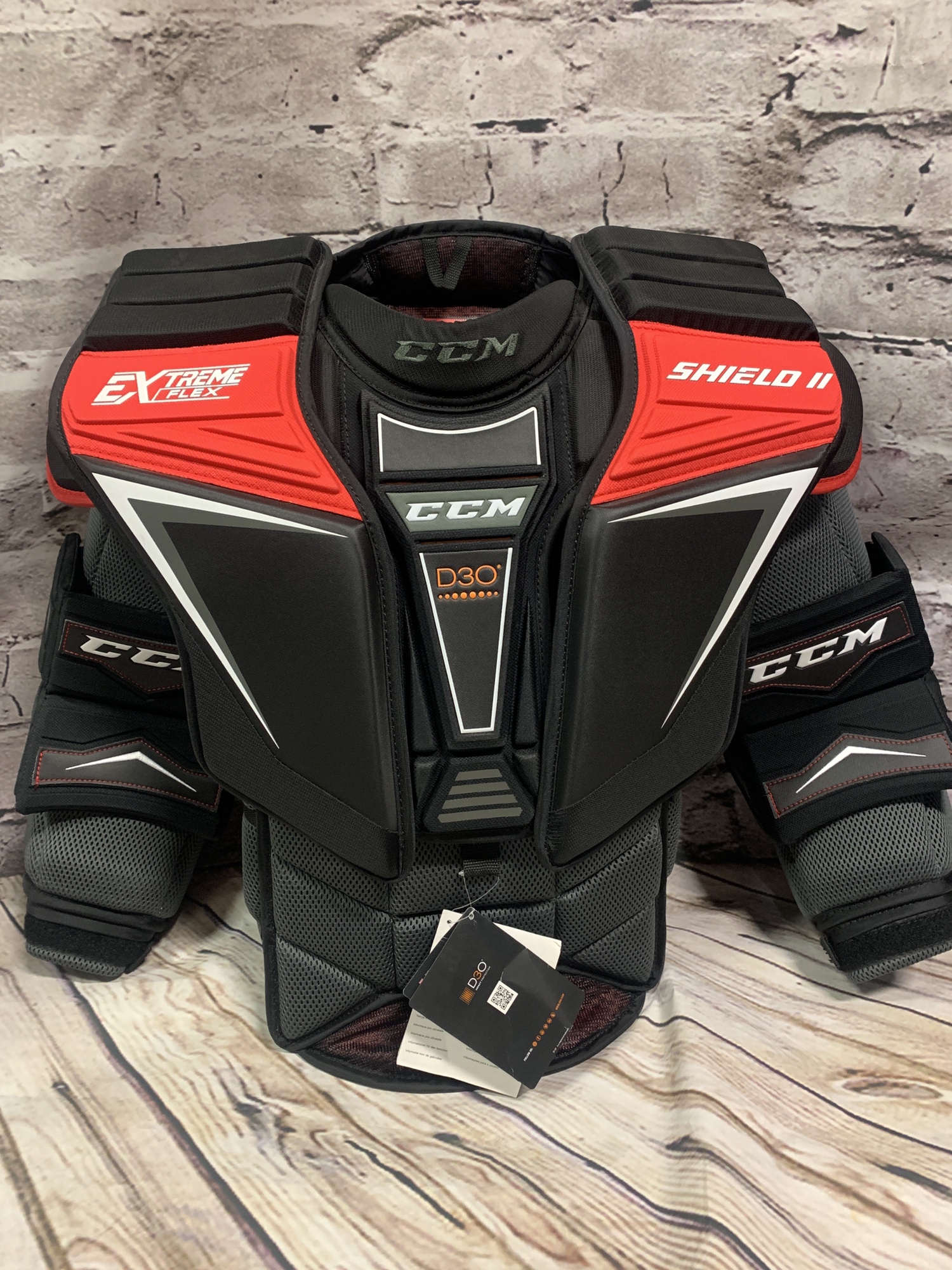 New Medium CCM Extreme Flex Shield II Goalie Chest Protector SidelineSwap