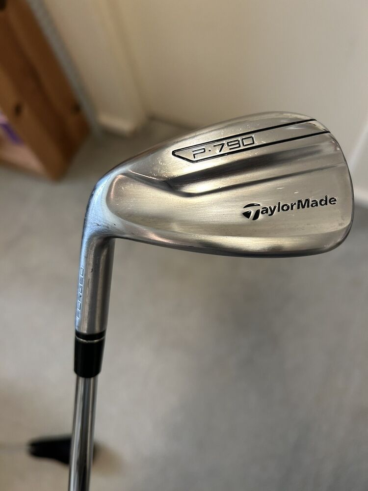 TAYLORMADE P790 PITCHING WEDGE LEFT HANDED DG S300 STEEL SHAFT