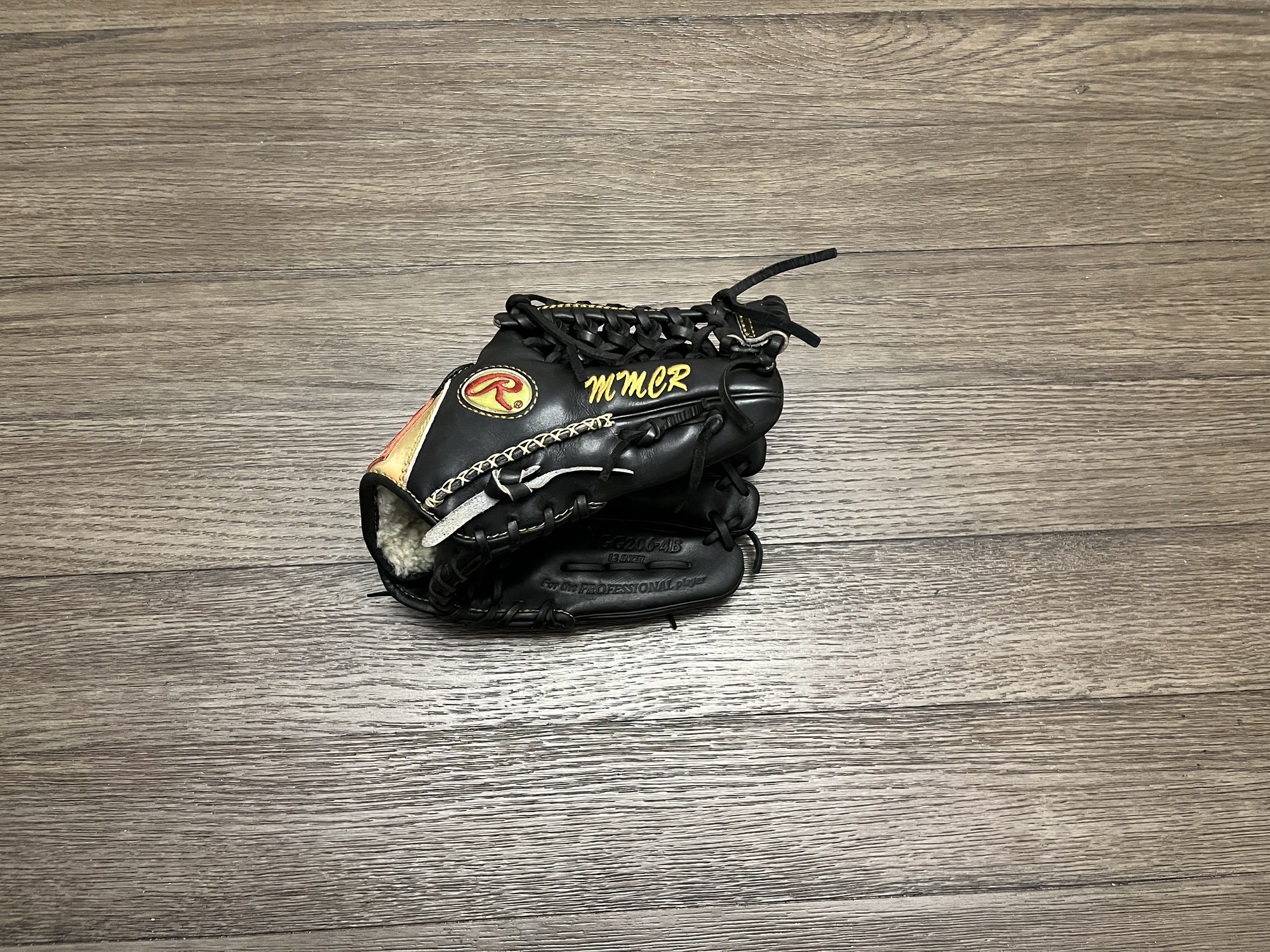 Pro Issue Rawlings Gold Glove 12” Trapeze SidelineSwap