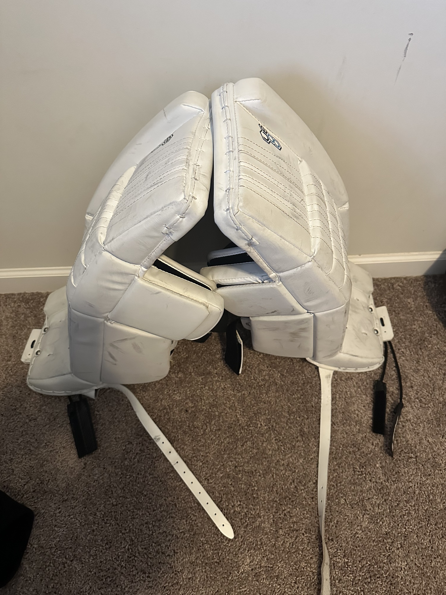 Vaughn Velocity VE8 Junior Ice Hockey Goalie Leg Pads 24" + 2 White Jr pad SidelineSwap