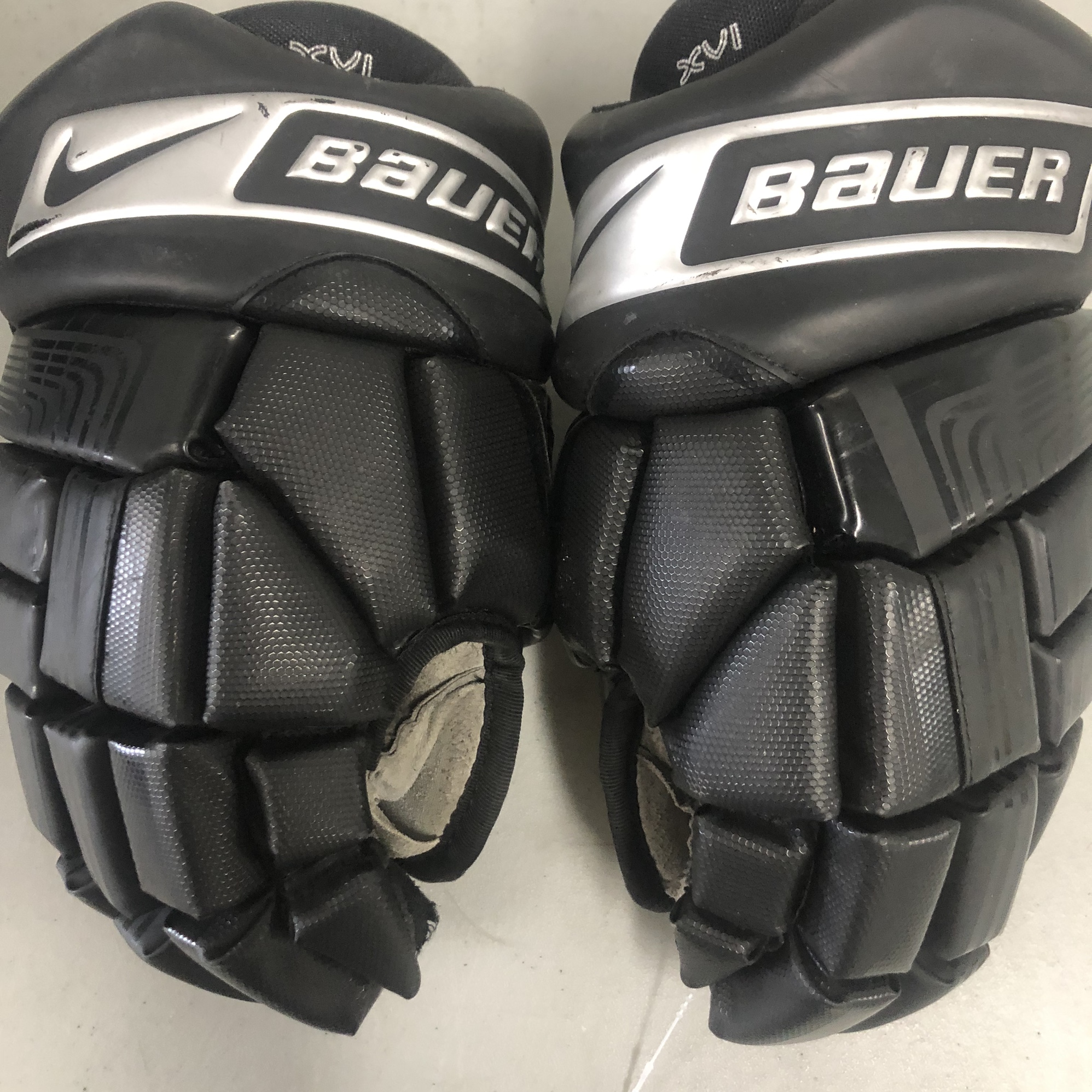 Bauer Vapor XVI 13” black hockey gloves SidelineSwap