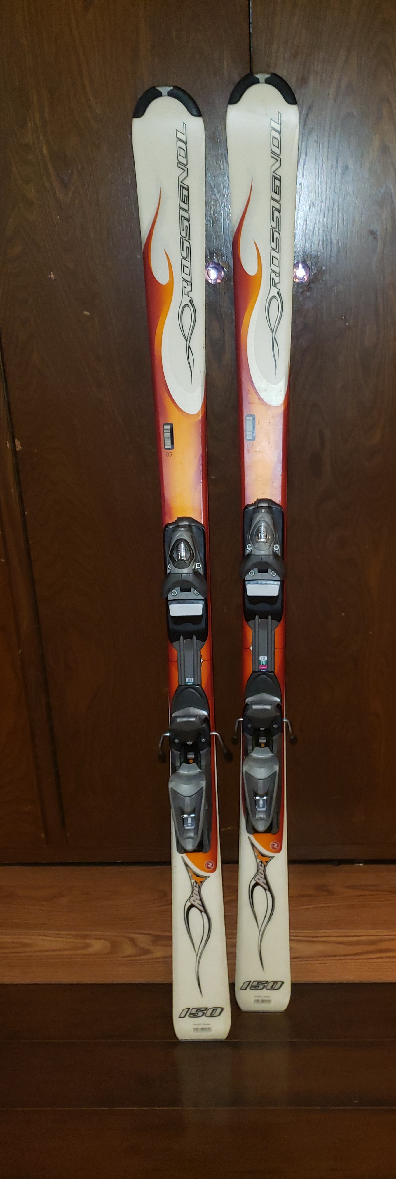 150cm ROSSIGNOL ROC X ADULT Skis with Rossignol EZ Adjust Bindings DIN