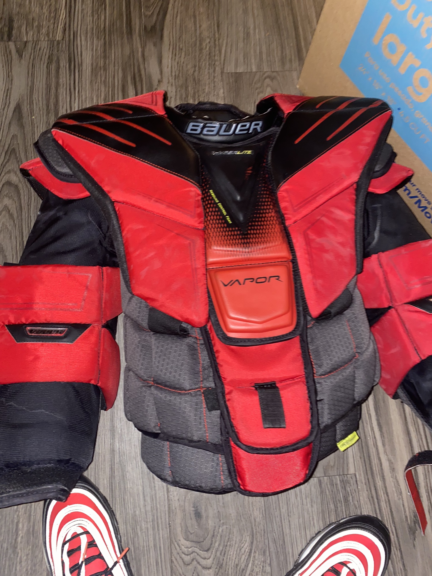 Used Medium Bauer Hyperlite Goalie Chest Protector SidelineSwap