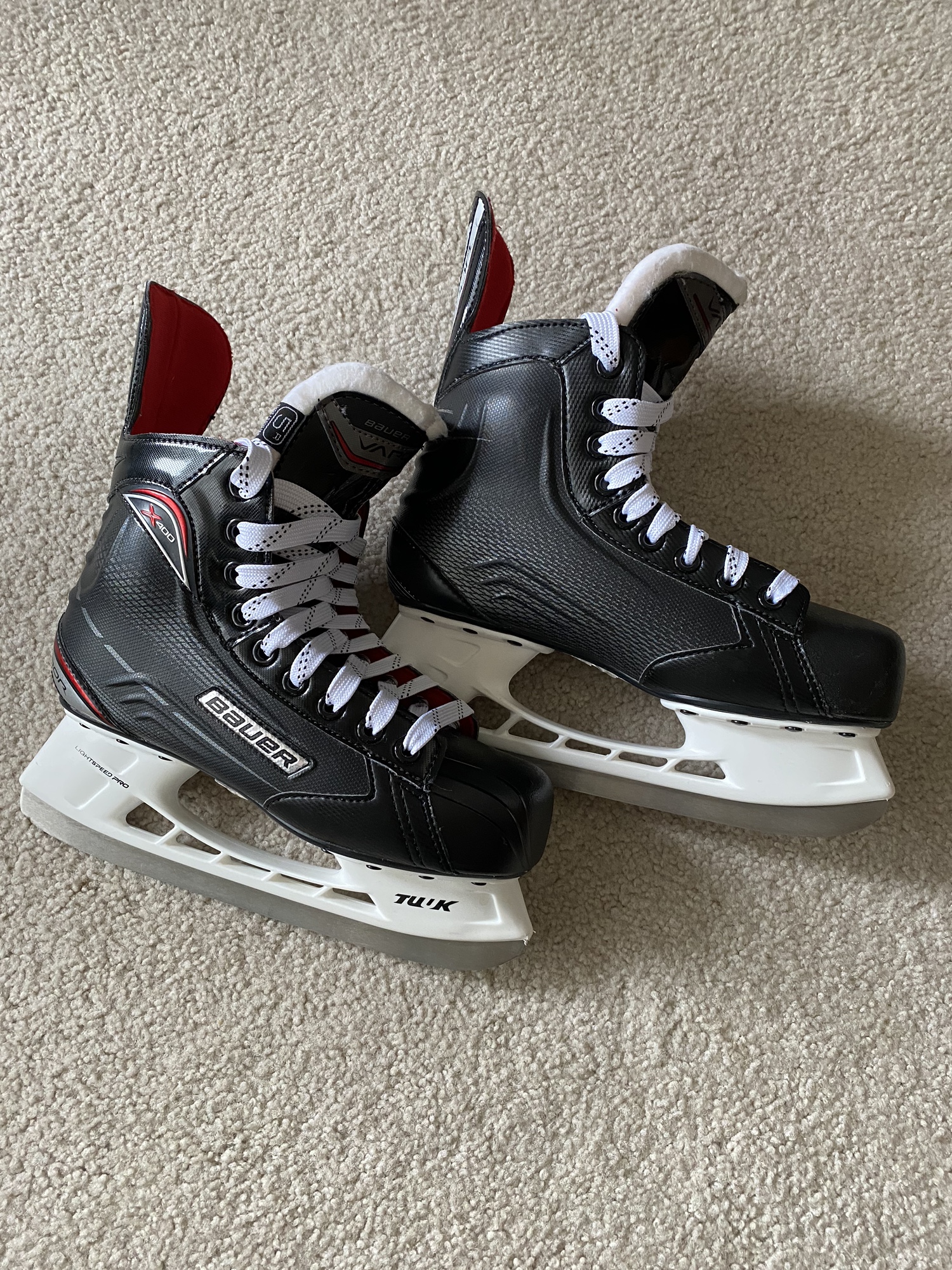 New Bauer Vapor Ice hockey skates SidelineSwap