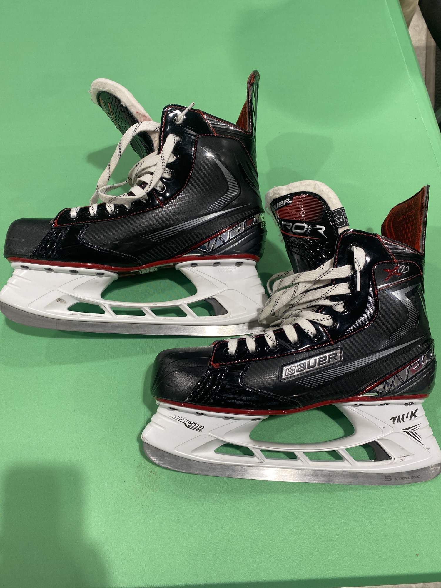 Used Senior Bauer Vapor X2.7 Hockey Skates D&R (Regular) 10 SidelineSwap