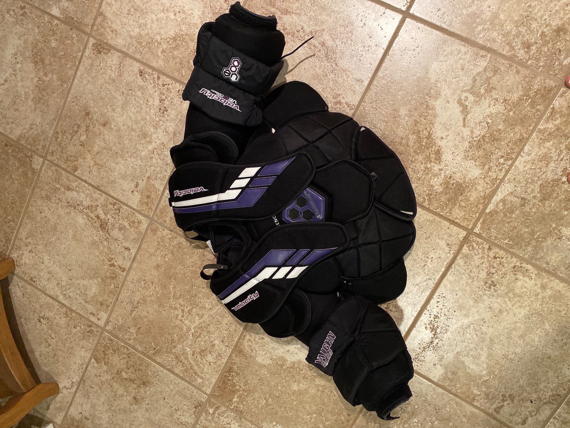 Size XS Vaughn Pro Goalie Chest and Arm Protector SidelineSwap