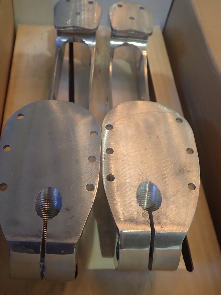 VINTAGE AKS ALUMITECH PRO SERIES Inline Roller Hockey Chassis Frames 8.