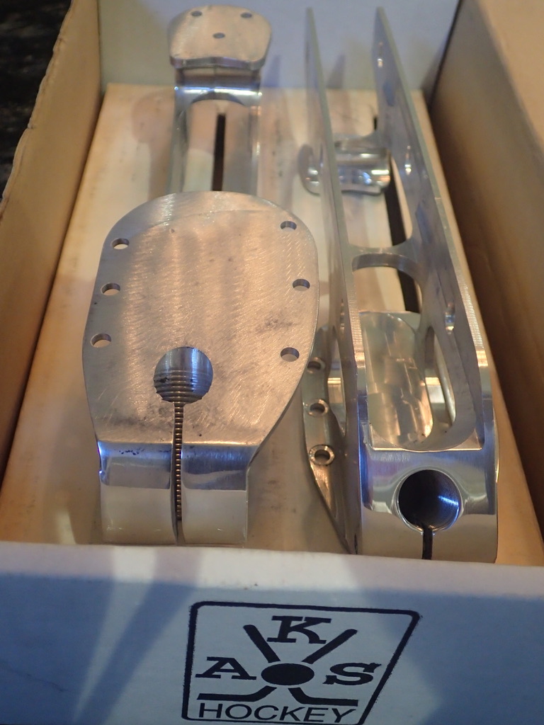 VINTAGE AKS ALUMITECH PRO SERIES Inline Roller Hockey Chassis Frames 8.