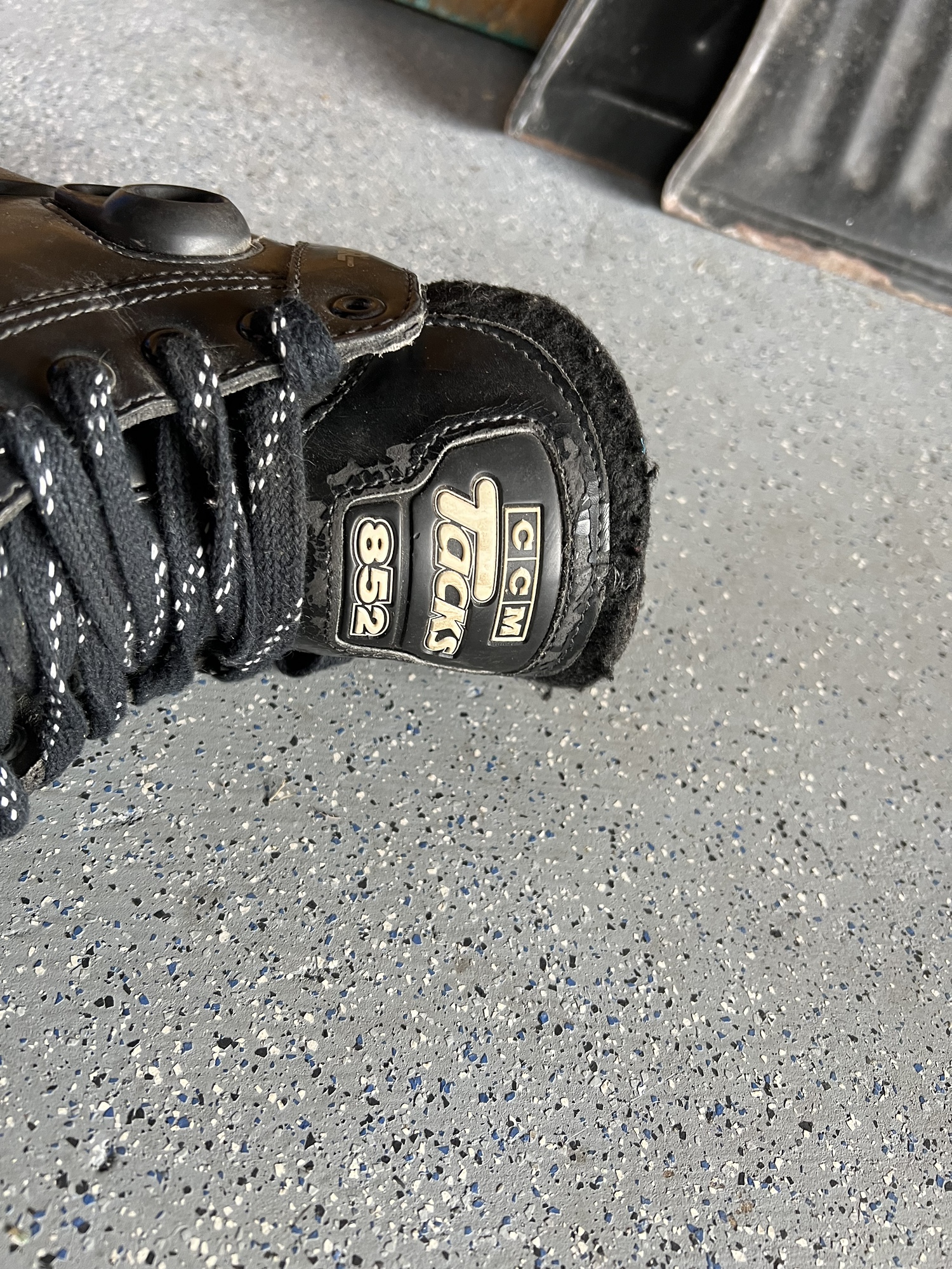 Used CCM Regular Width Size 9 852 Kevlar Tacks Hockey Goalie Skates