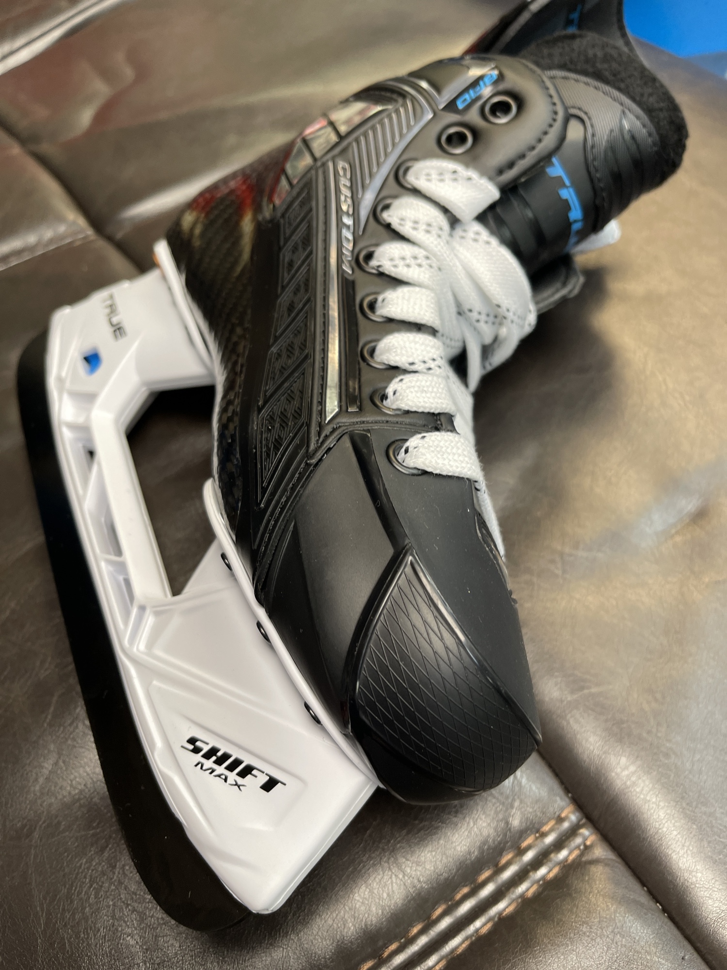 New True Regular Width Size 7 Pro Custom Hockey Skates SidelineSwap
