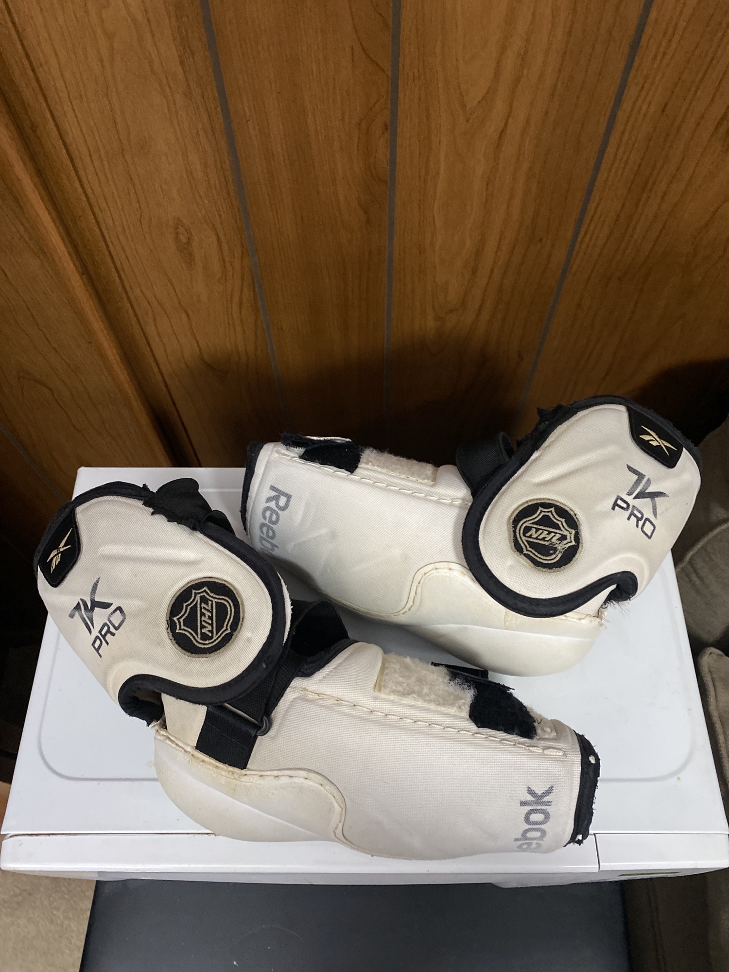 Used Medium Reebok Pro Stock 7K Pro Elbow Pads SidelineSwap