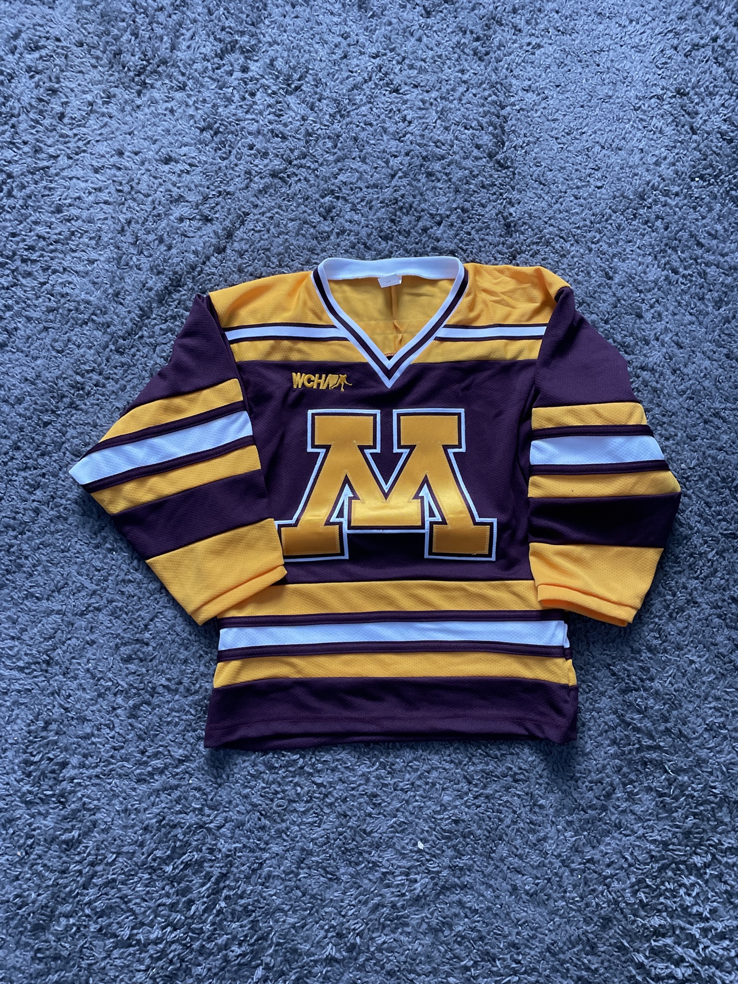Youth Medium University of Minnesota Golden Gophers Hockey Jersey
