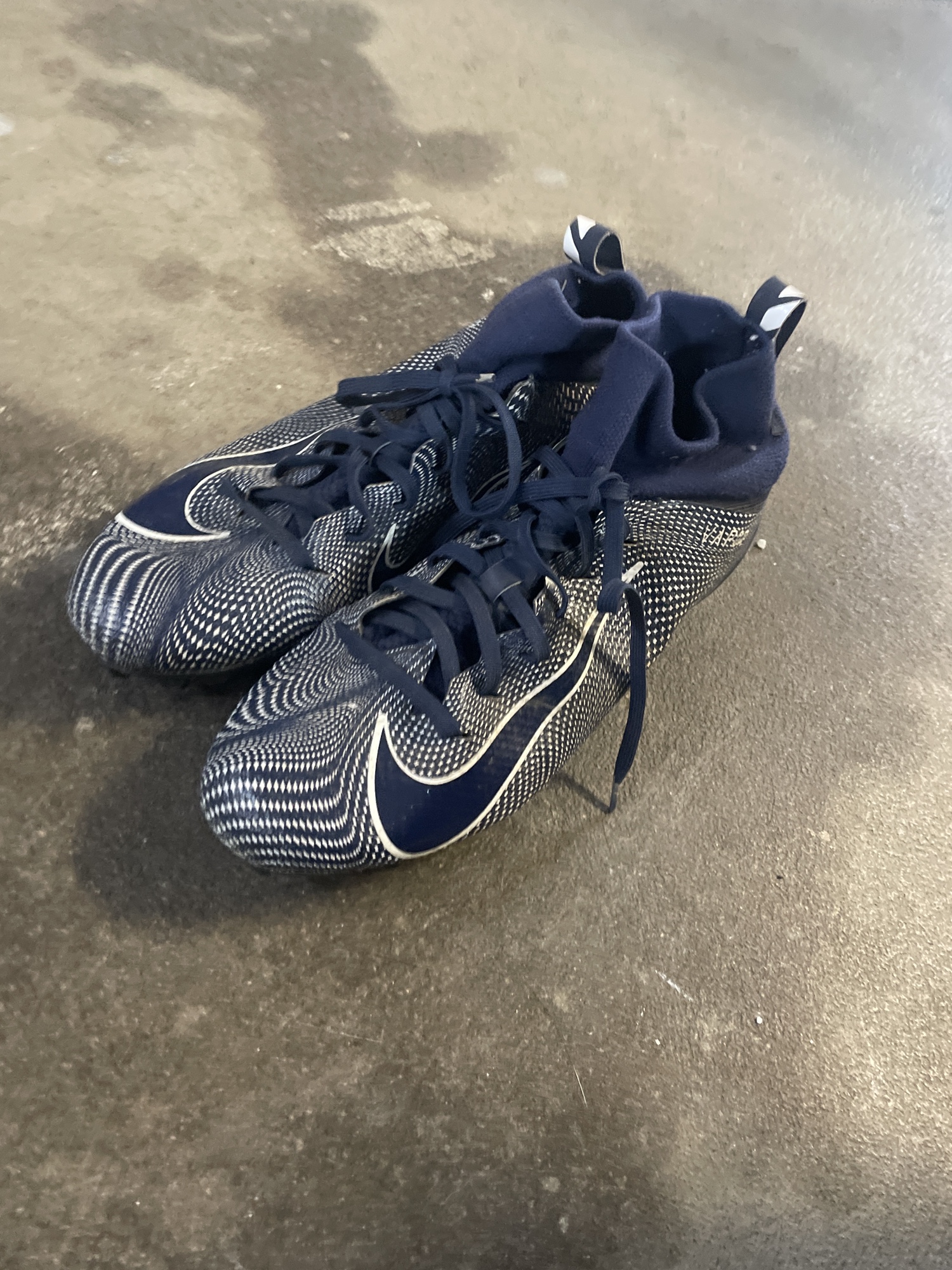 mens low top football cleats
