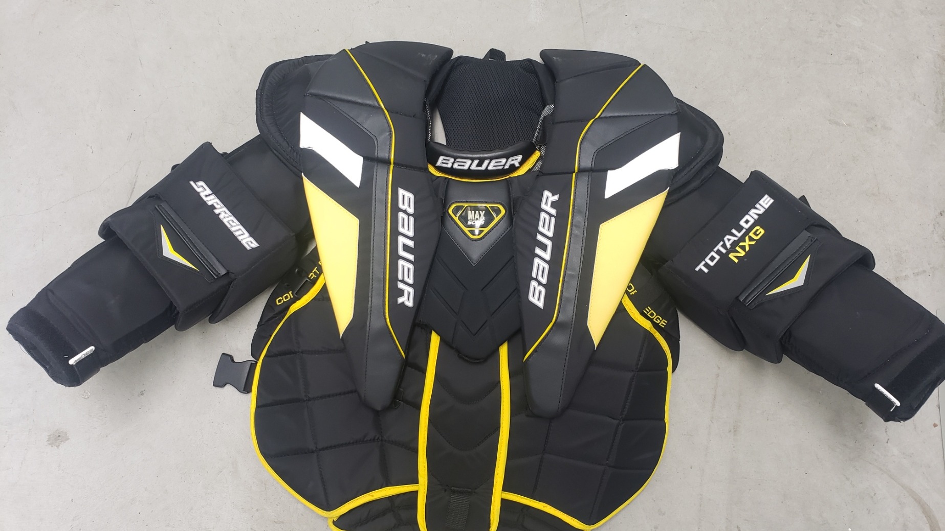 Used Large Bauer Supreme TotalOne NXG Goalie Chest Protector SidelineSwap