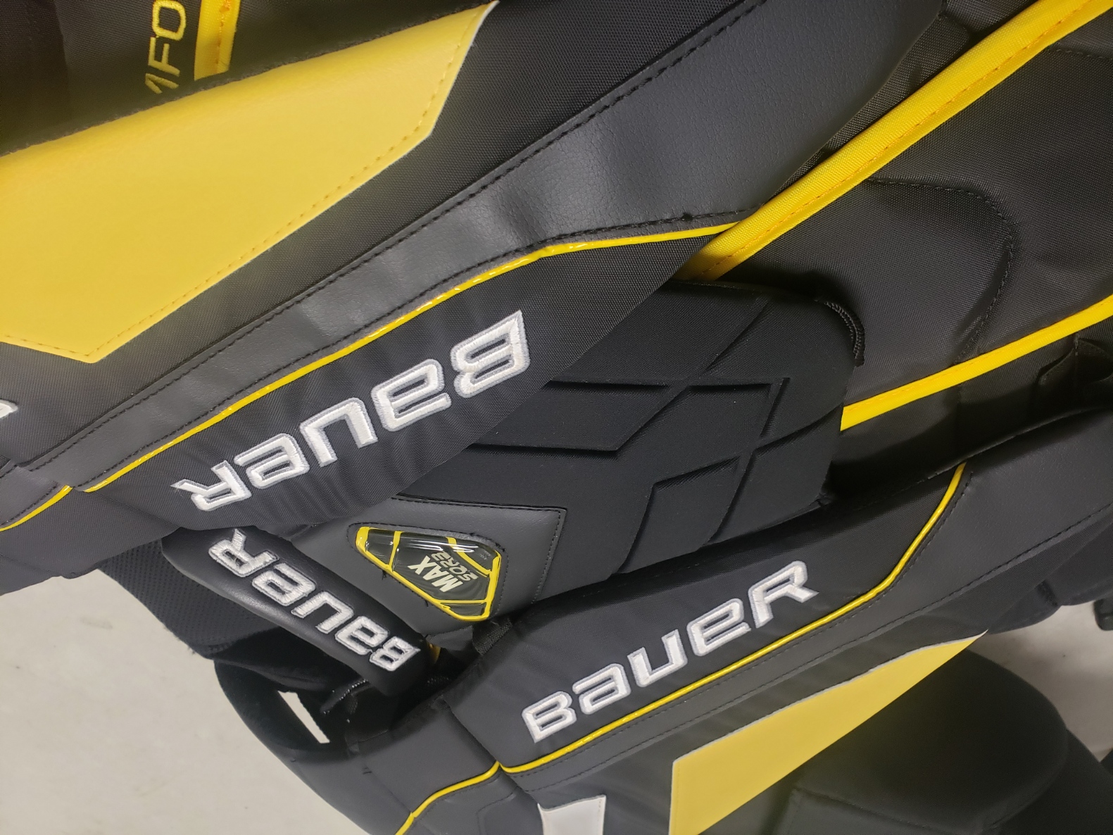 Used Large Bauer Supreme TotalOne NXG Goalie Chest Protector SidelineSwap