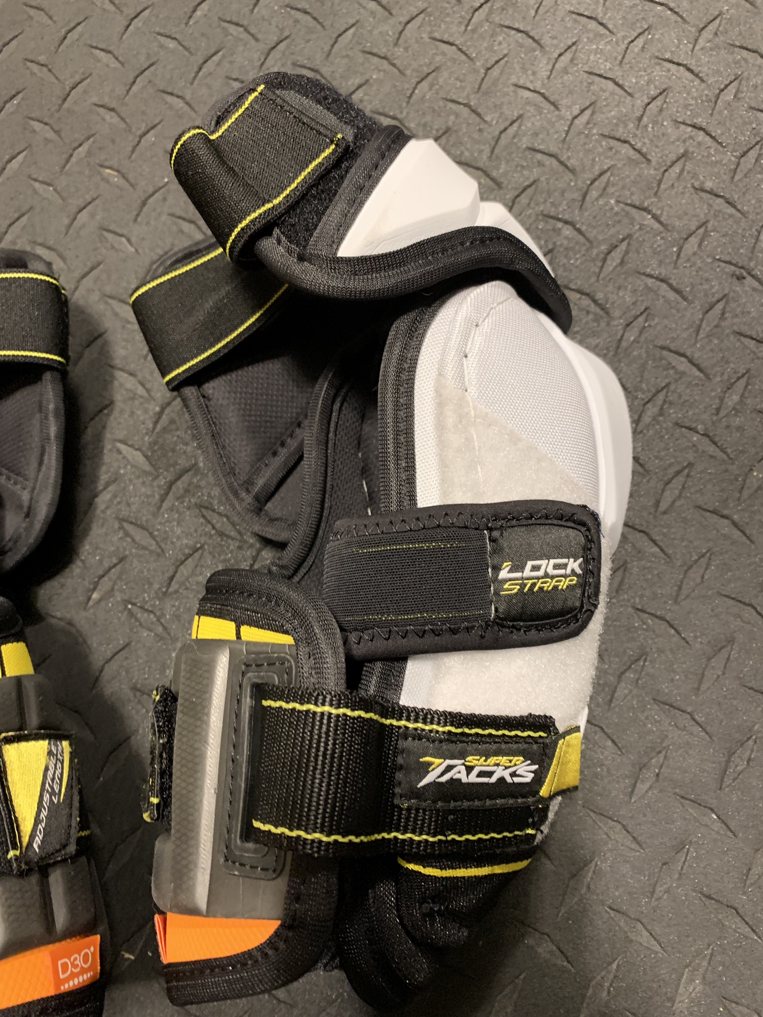 BUNDLE CCM Super Tacks AS1 Elbow Pads Large + Bauer Profile II Oreo Cage SidelineSwap