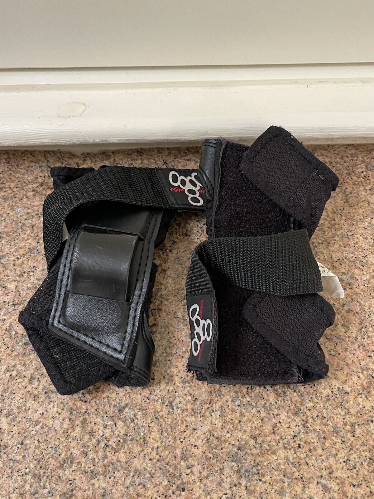 Triple 8 Wristsaver Black Slide On Wrist Guards Skating Unisex Size Sm