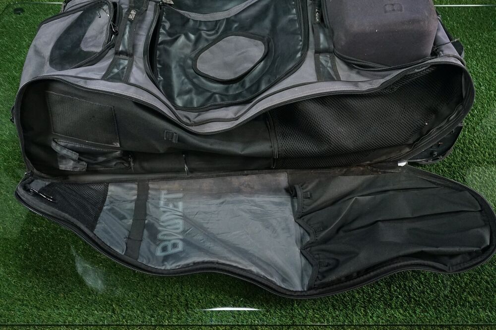 COMMANDER BASEBALL/SOFTBALL CATCHERS GEAR ROLLING BAG, BLACK