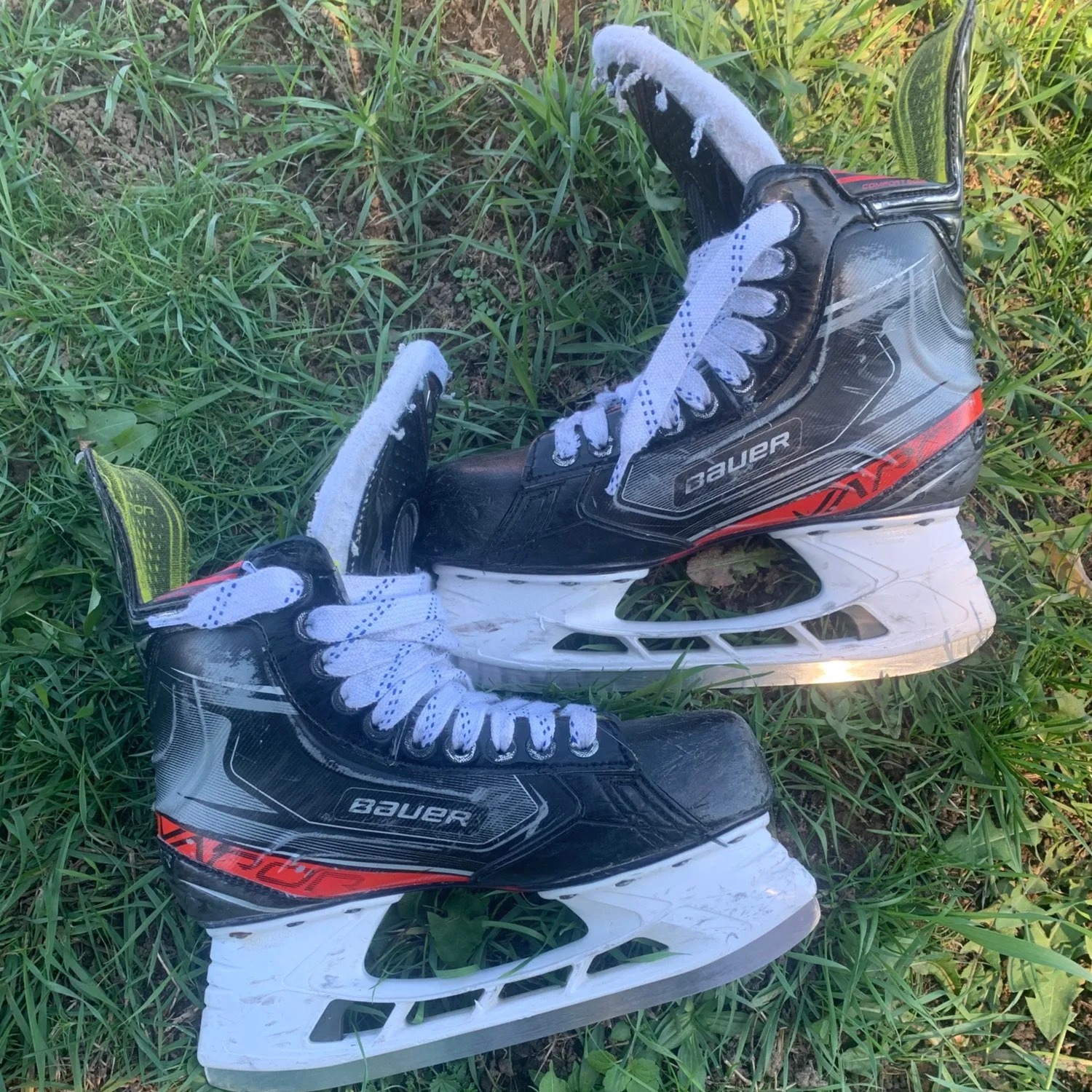 Senior Used Bauer Vapor X2.9 Hockey Skates D&R (Regular) Retail 6.0 SidelineSwap