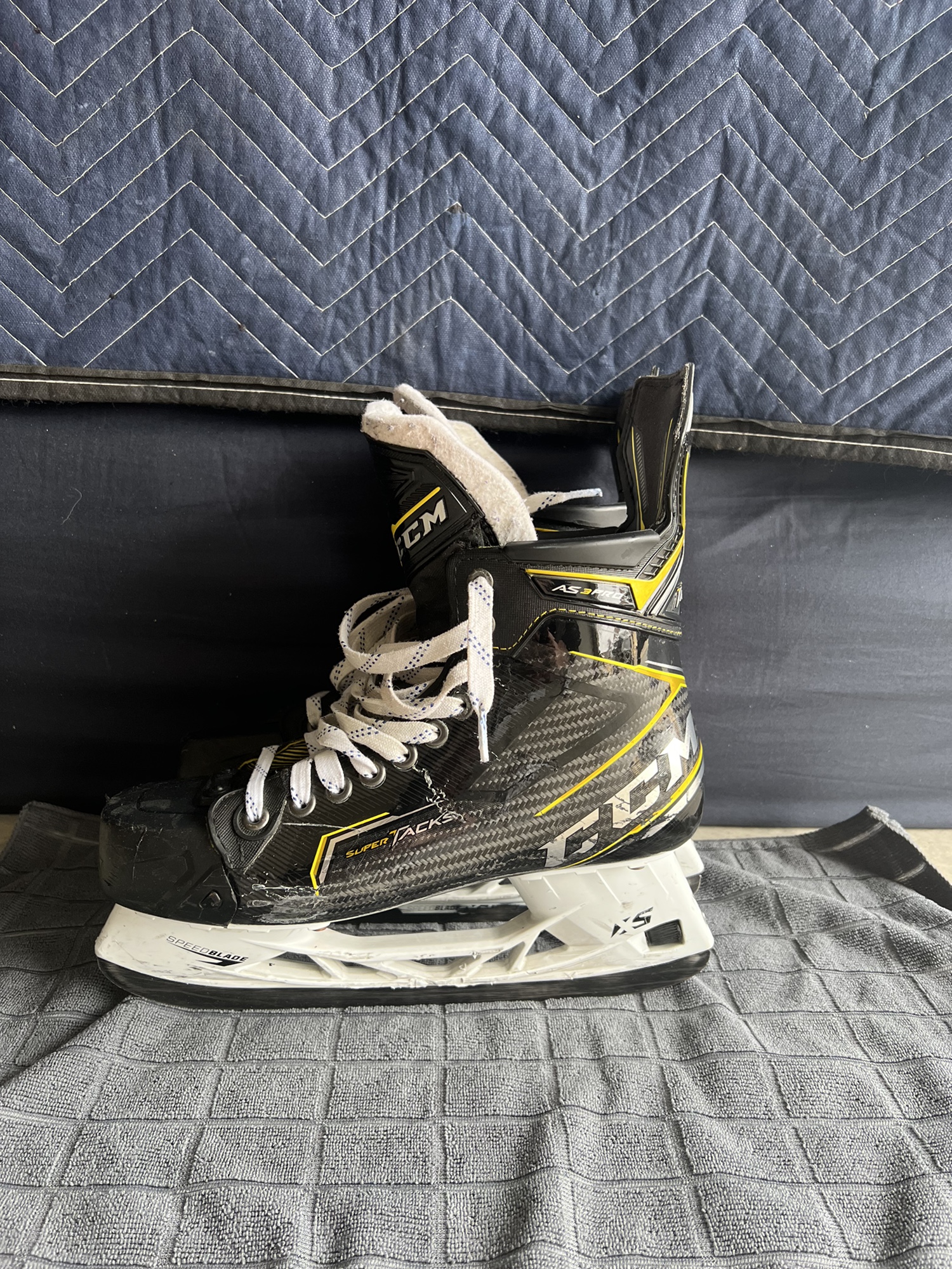 Senior CCM Size 9.5 Super Tacks AS3 Pro Hockey Skates SidelineSwap