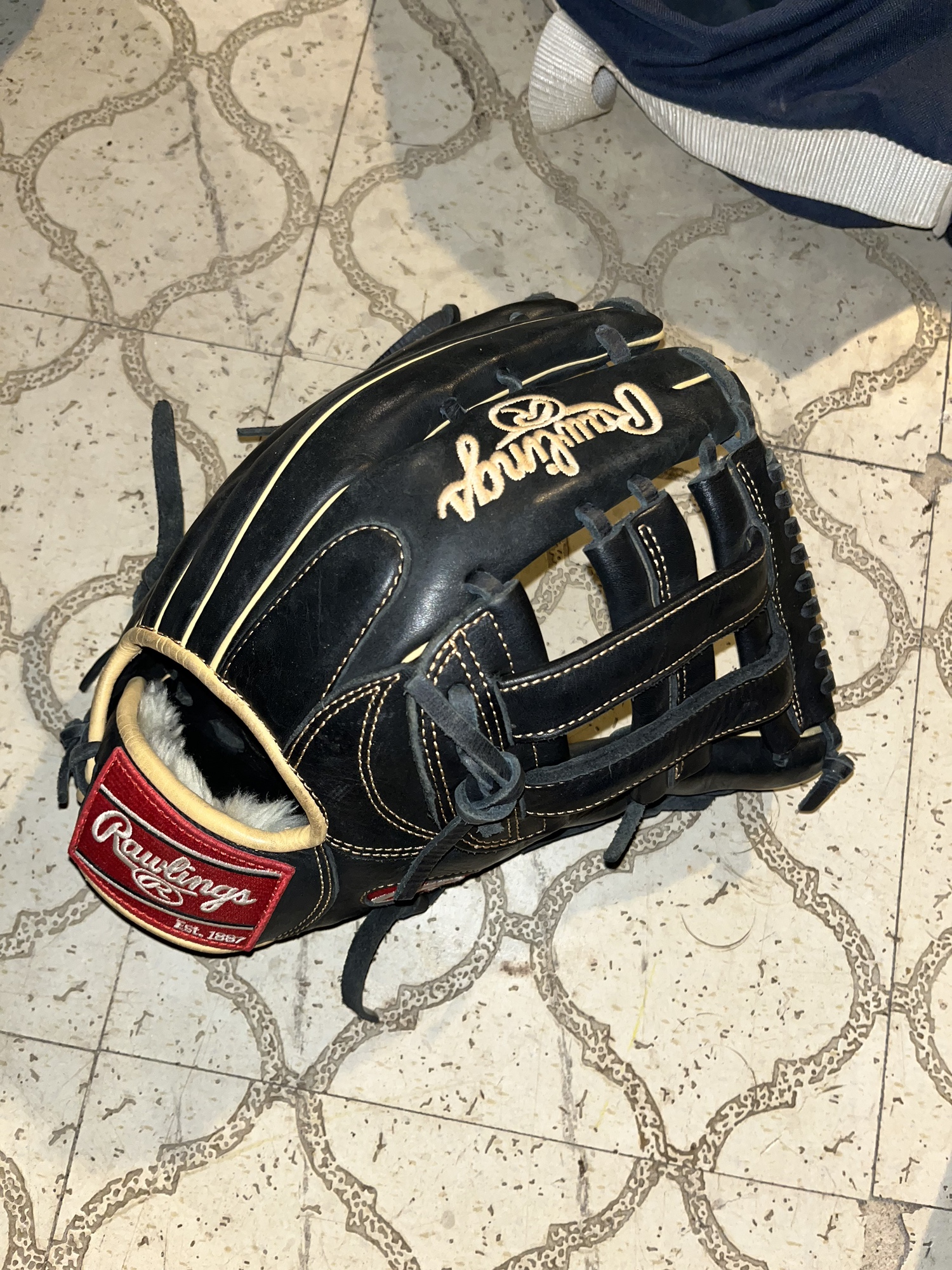 A1000 Leather Outfield 12.5" Gloves - Equipment & Gear