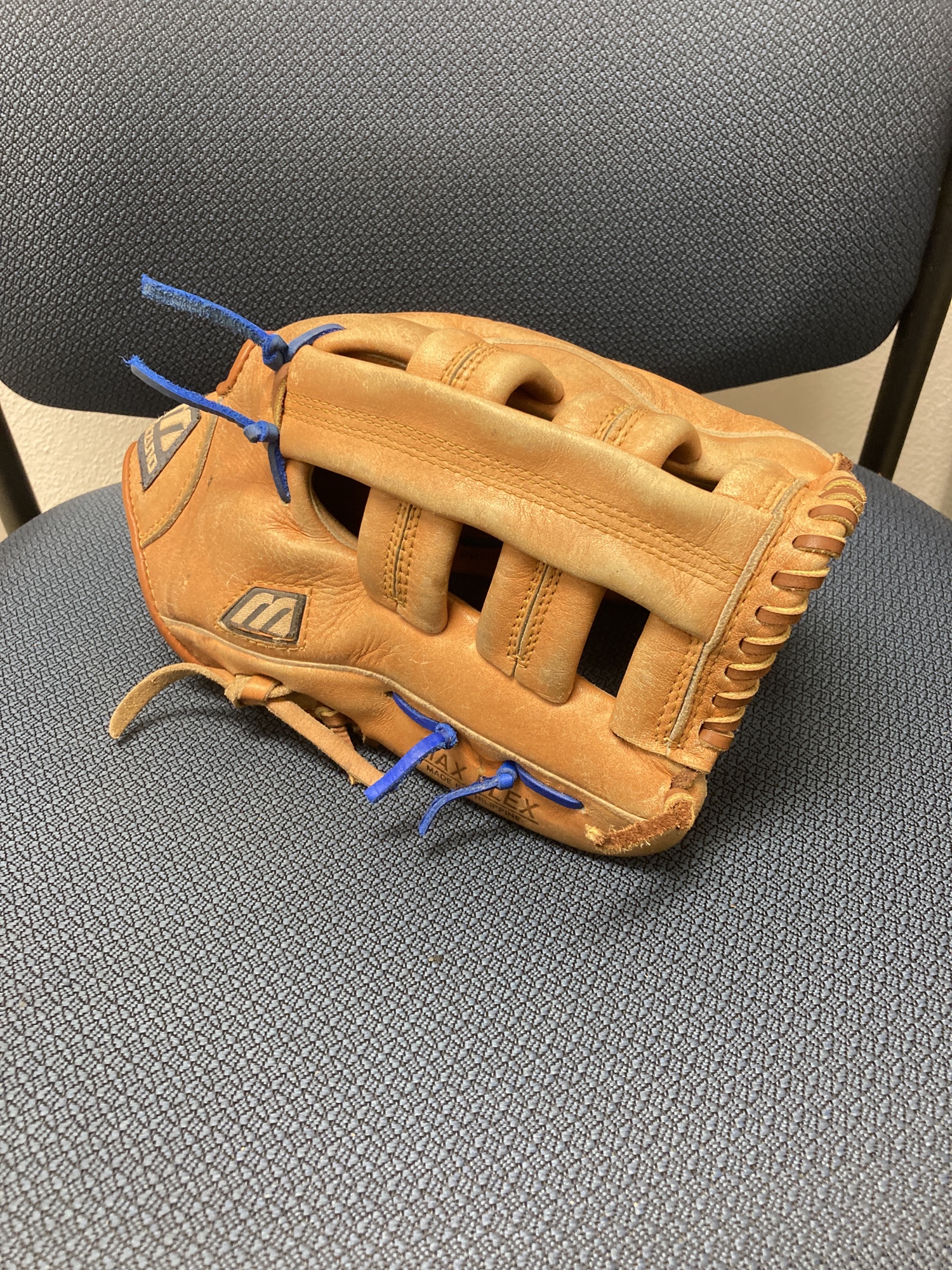 Relaced/reconditioned Mizuno Outfield Glove13.5’ RHT SidelineSwap