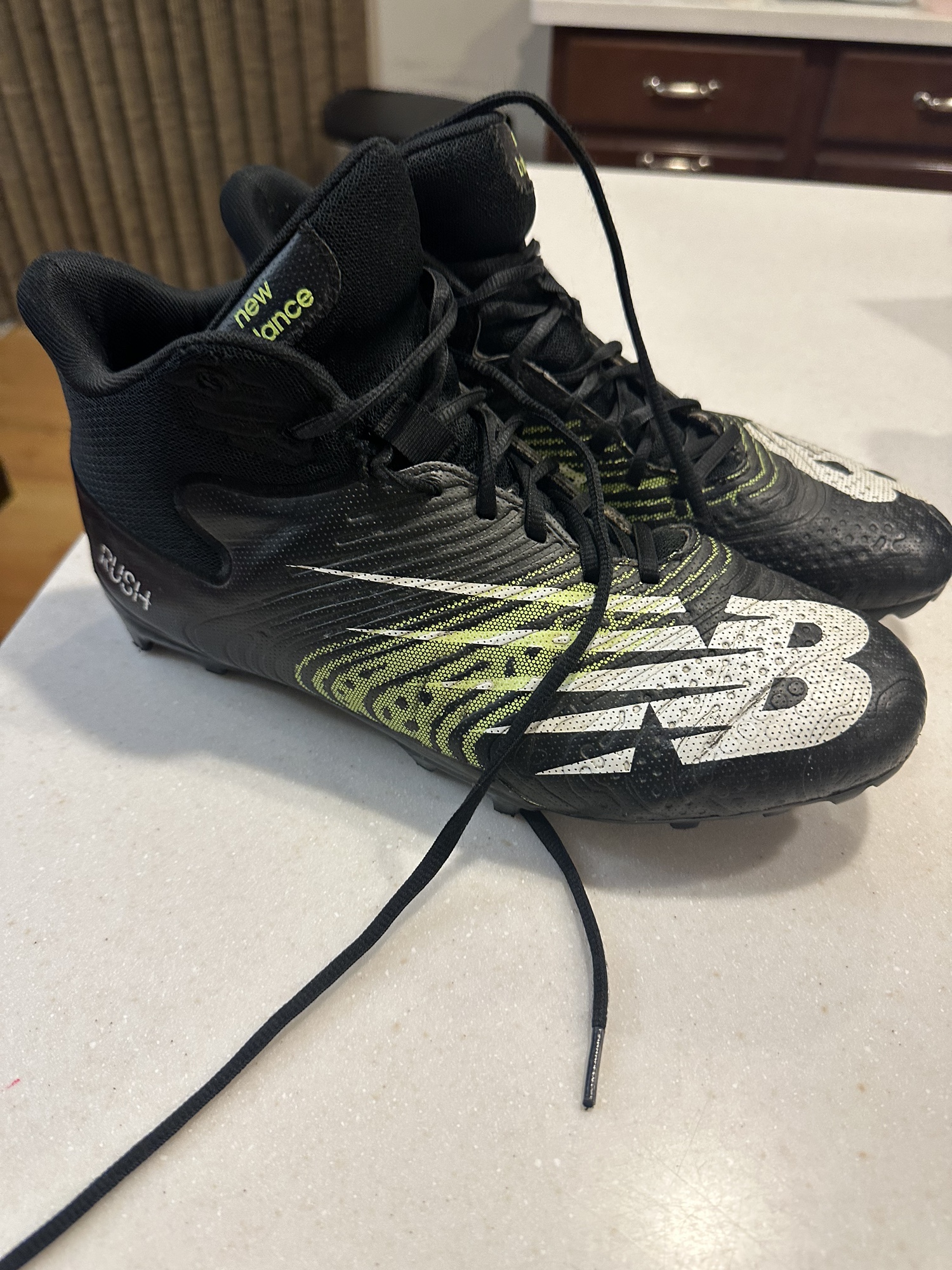 Black Men's Molded Cleats New Balance Cleats SidelineSwap