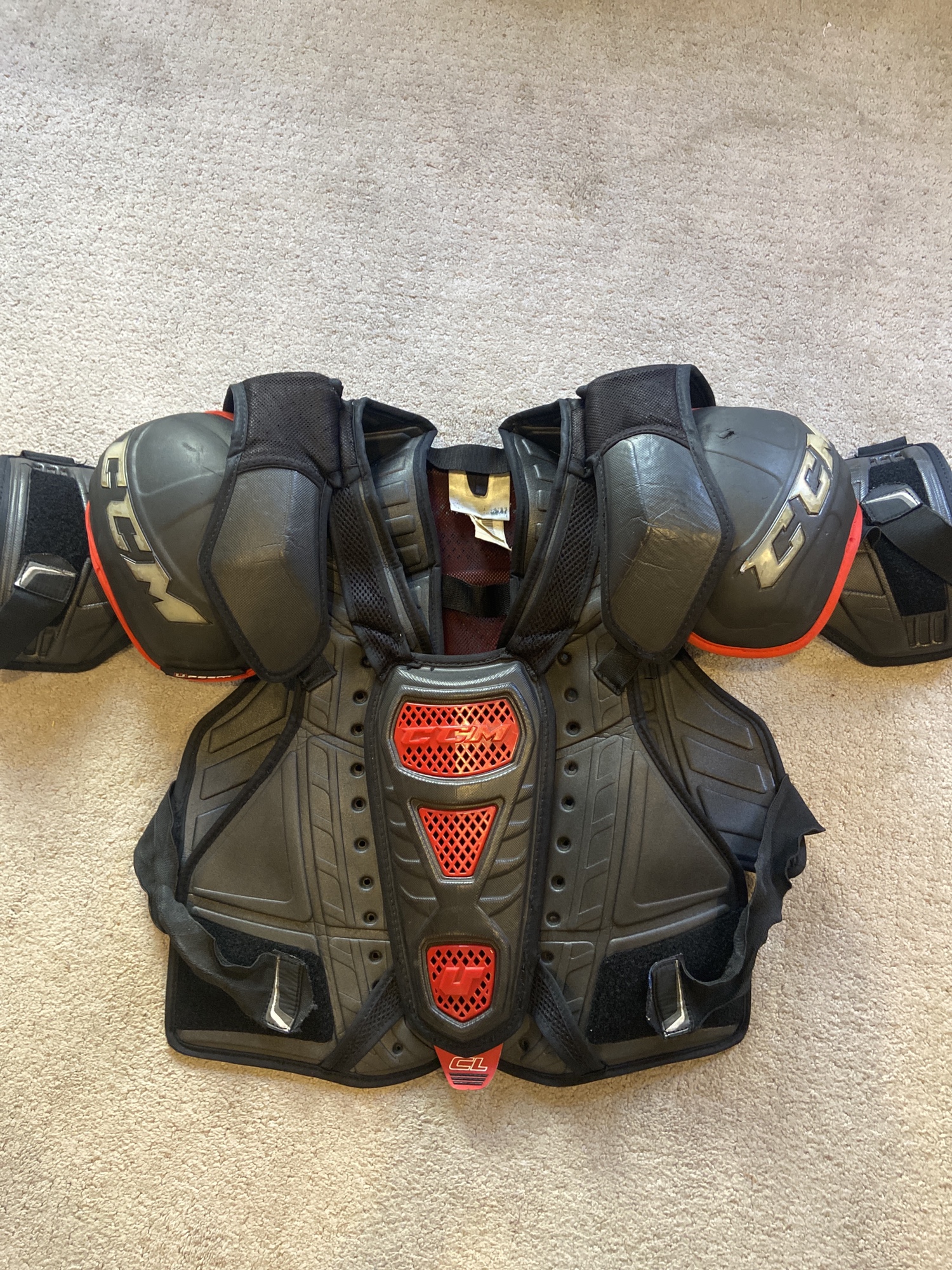 CCM U+ CL Shoulder Pads Size L SidelineSwap