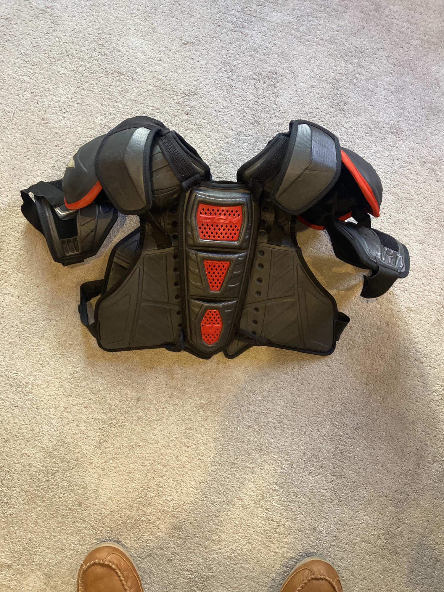 CCM U+ CL Shoulder Pads Size L SidelineSwap