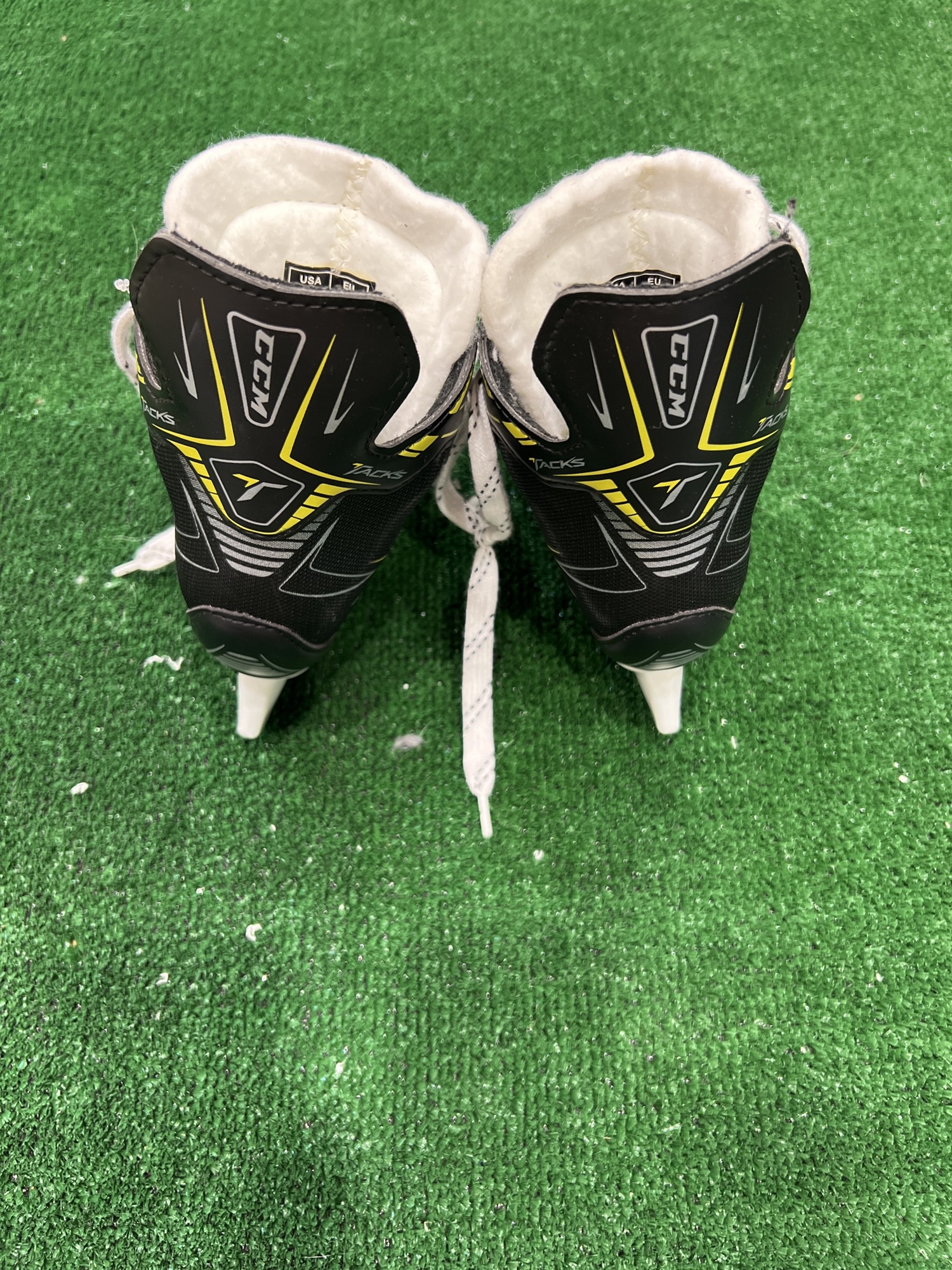 Youth Used CCM Tacks 1092 Hockey Skates D&R (Regular) 12.0 SidelineSwap
