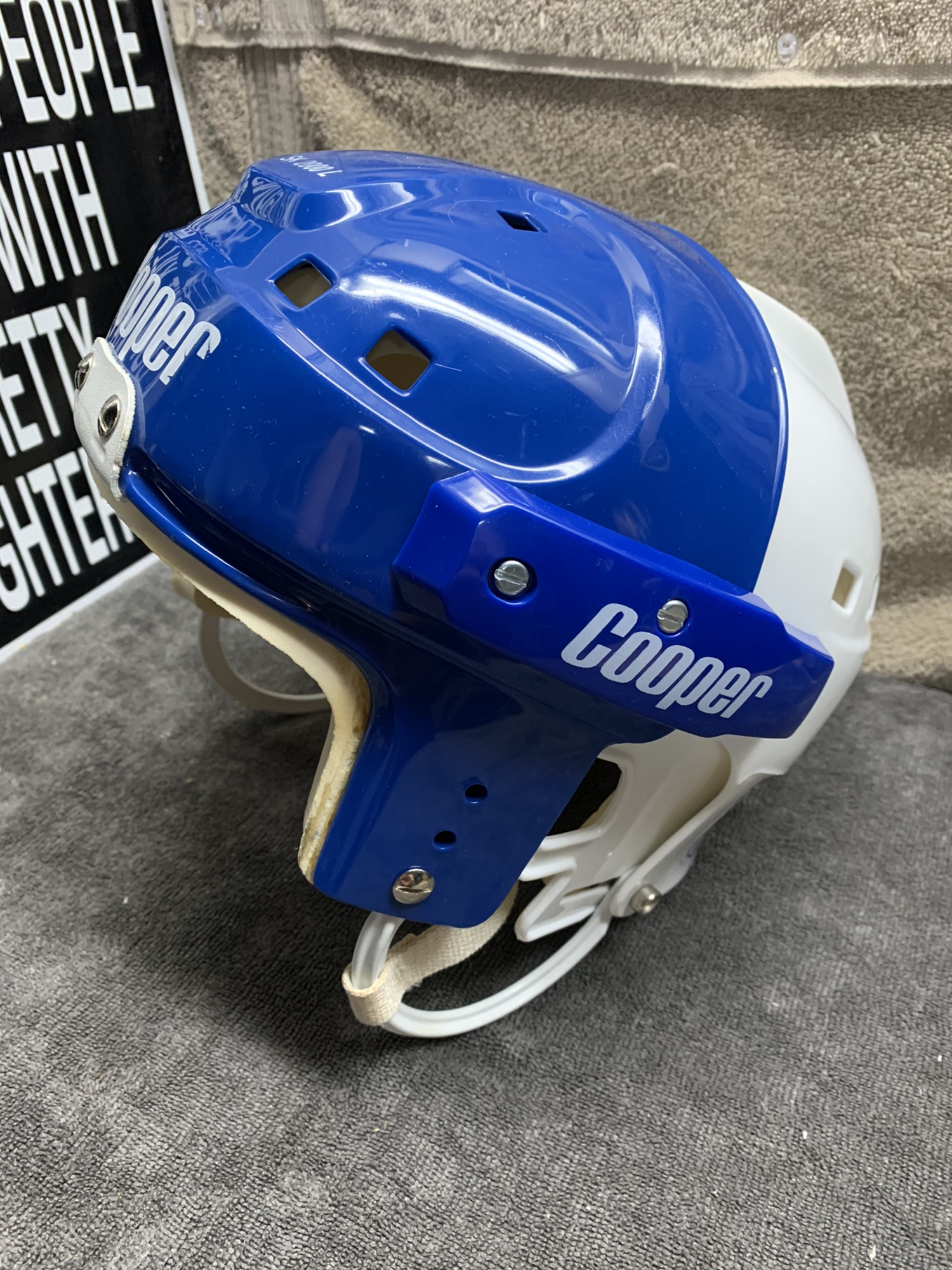 **NEW PRICE 3 HOURS ONLY** VINTAGE SK2000 HOCKEY HELMET GOALIE BUCKET