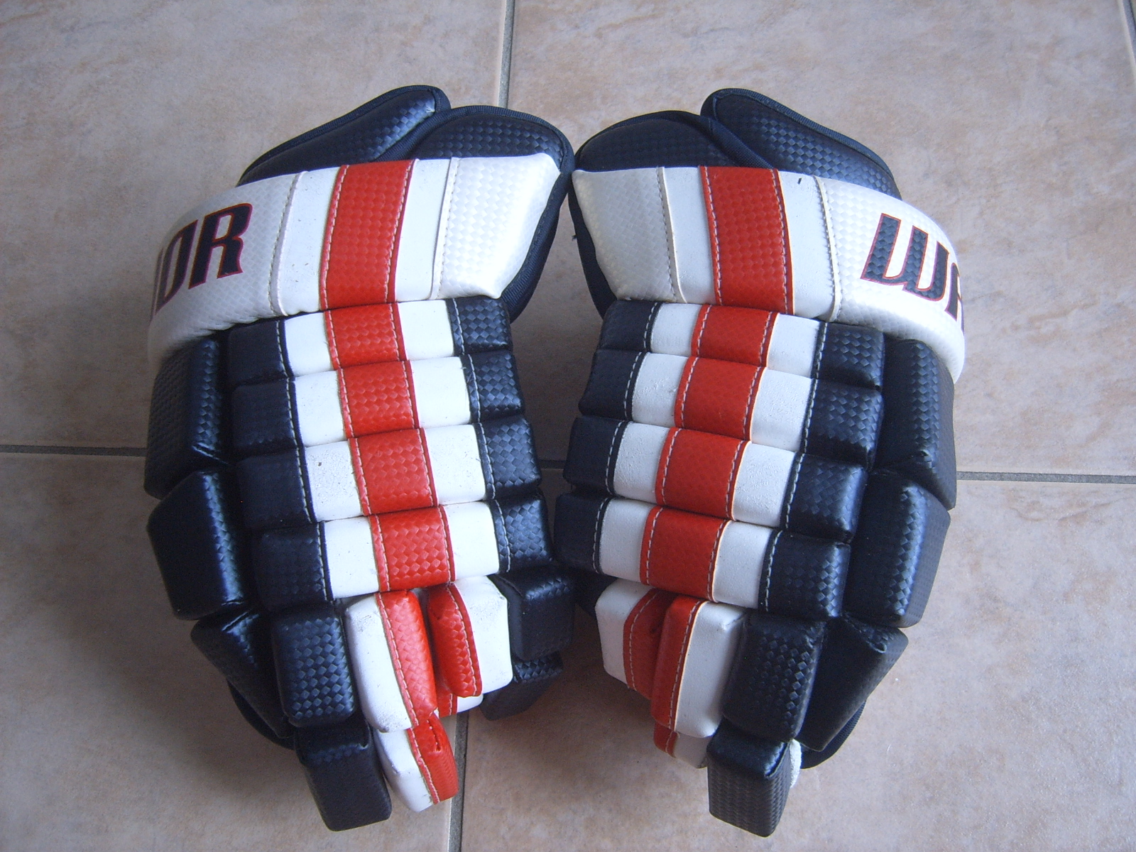 Hockey GlovesExcellent Condition Warrior MIA Franchise Hockey Gloves