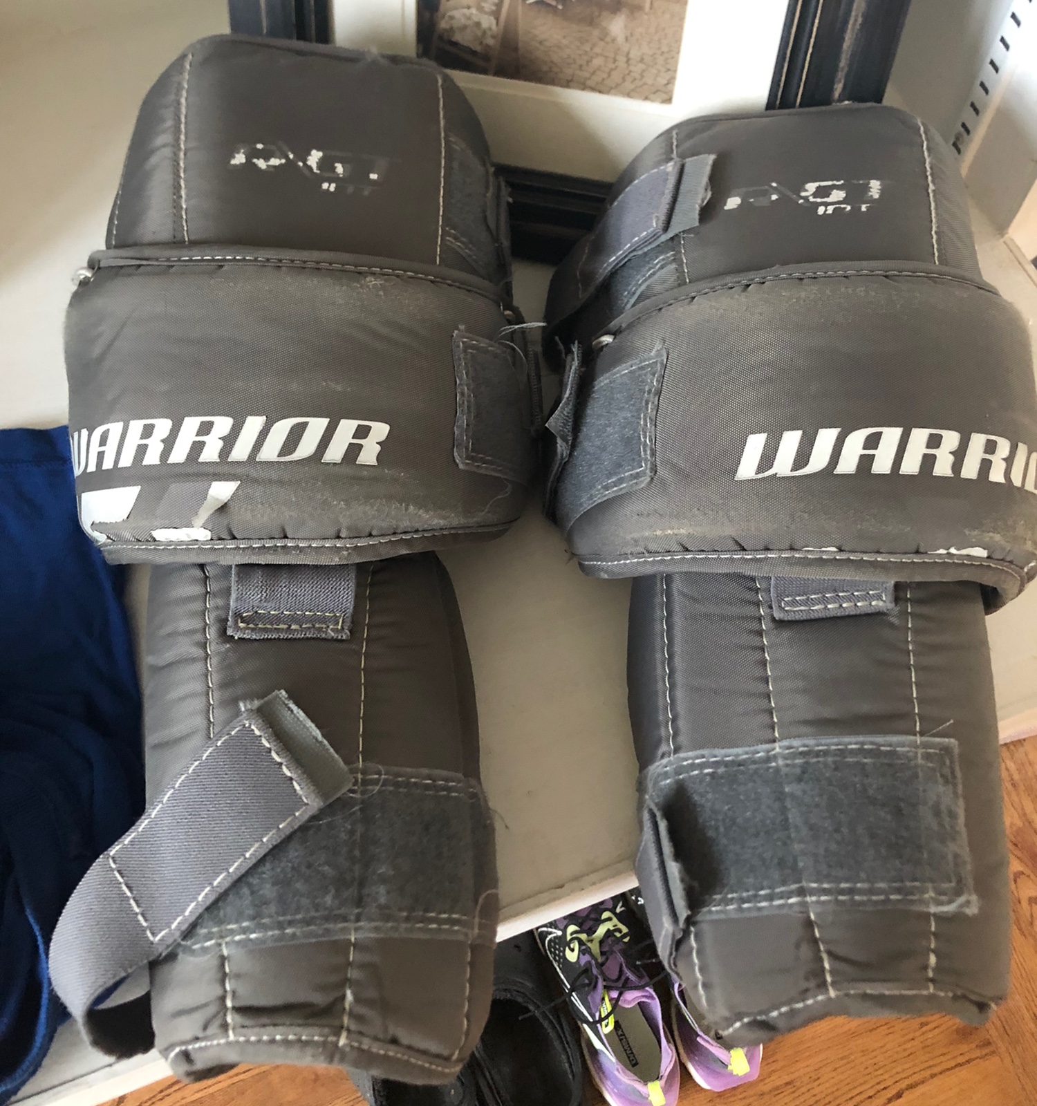Warrior R/GT Hockey Goalie Knee Pads/Guards Size INT SidelineSwap
