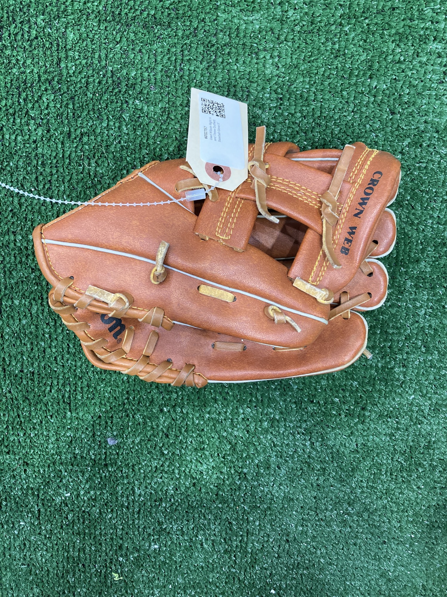 Used Wilson Right Hand Throw Outfield Baseball Glove 9" SidelineSwap