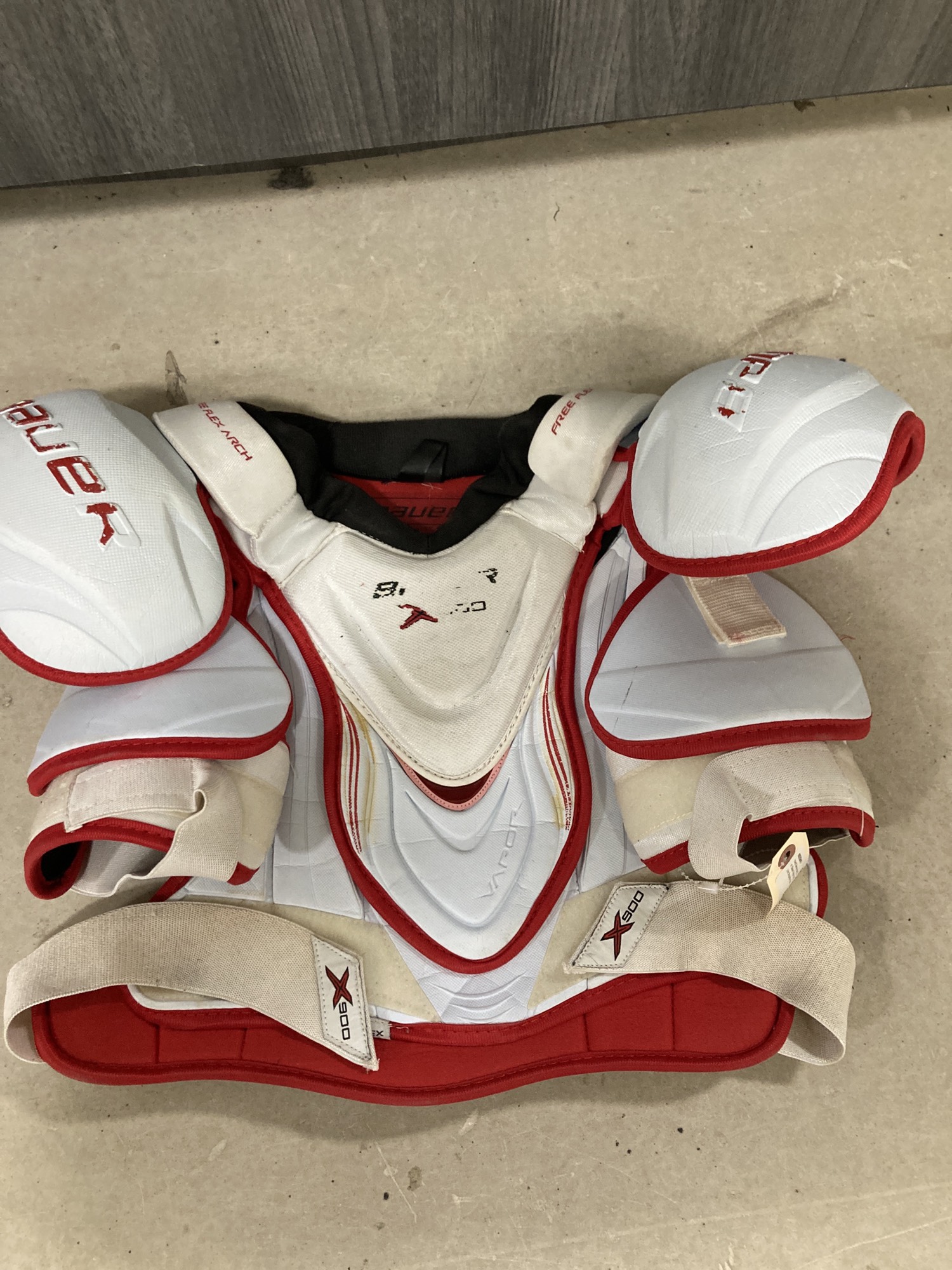 Used Senior Medium Bauer Vapor x900 Lite Shoulder Pads SidelineSwap