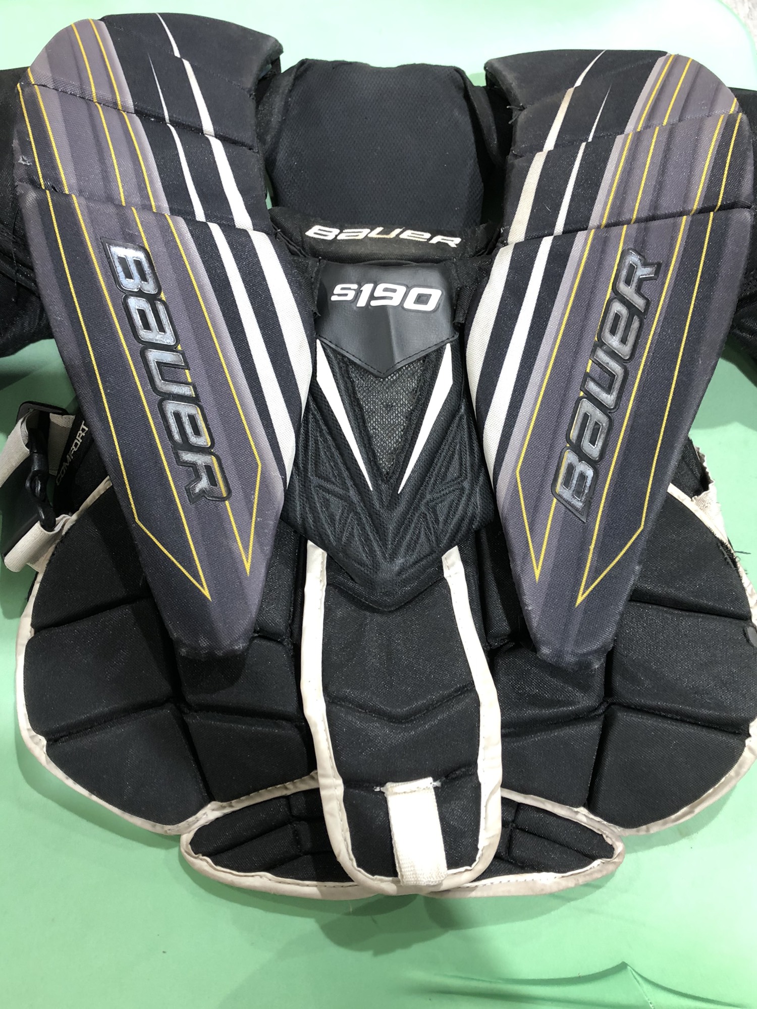 Used Intermediate Bauer Supreme S190 Hockey Goalie Chest Protector