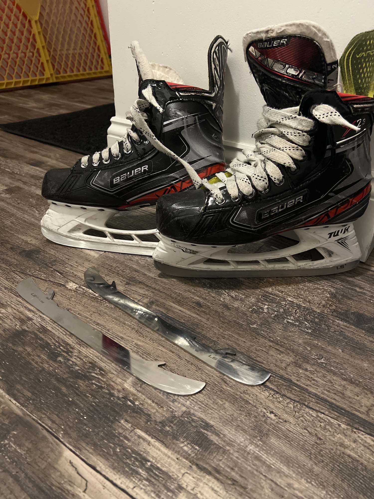 Used Bauer Size 7 Vapor X2.9 Hockey Skates (2sets Of Blades) SidelineSwap